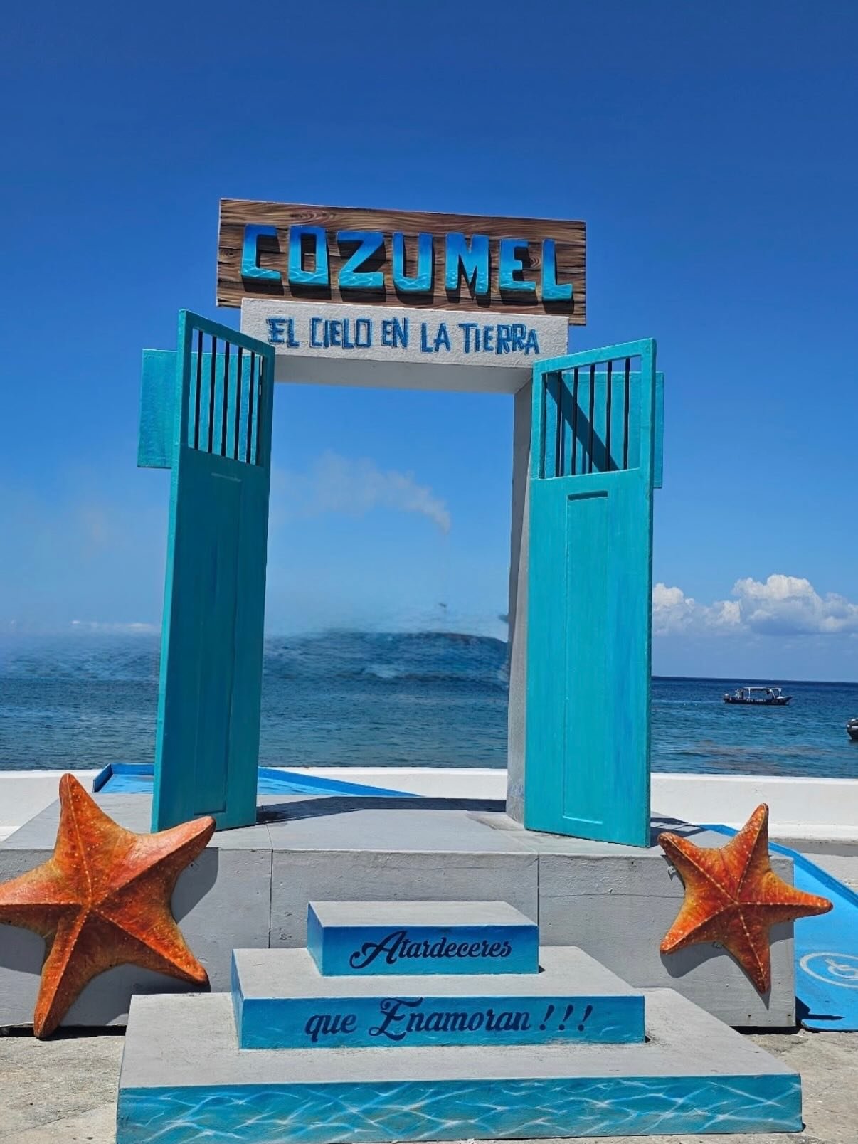 Atardeceres que enamoran 💙
#Cozumel #ElCieloEnLaTierra #IslandVibes #TravelMoments #OceanAir Wanderlust BeachDreaming