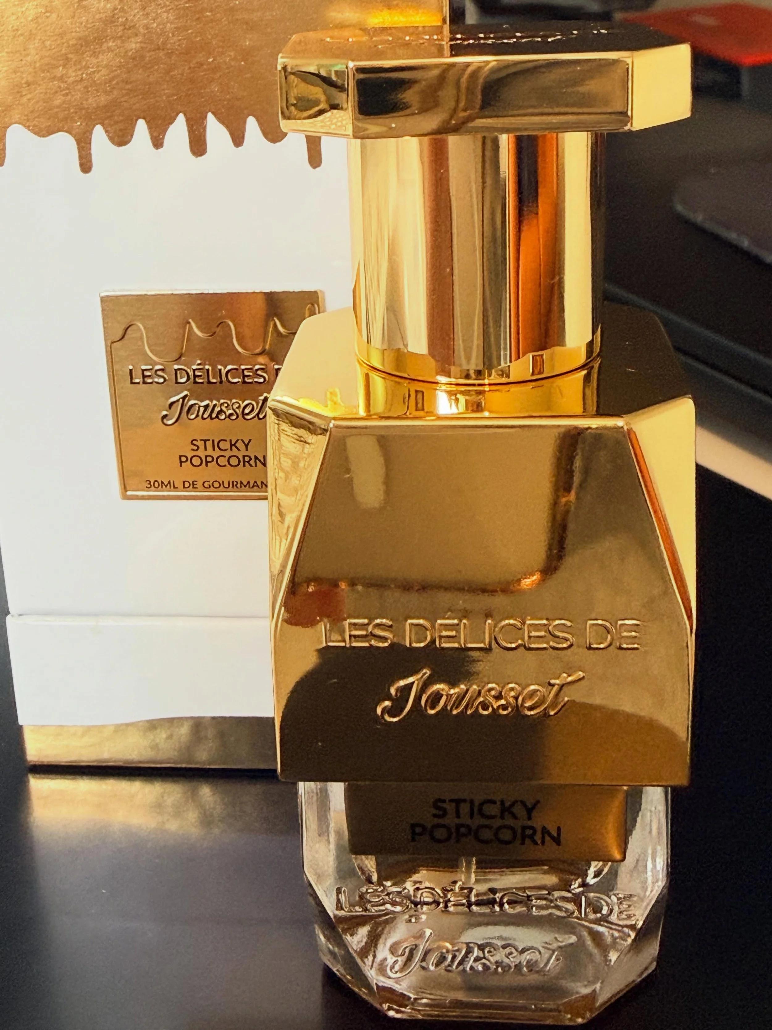 @joussetparfums 

Sticky Popcorn &mdash; Jousset Parfums

Fragrance Overview

Sticky Popcorn by Jousset Parfums is a genderless ultra-gourmand fragrance built around the edible comfort of buttered popcorn, caramel, vanilla sugar, sea salt, and soft r