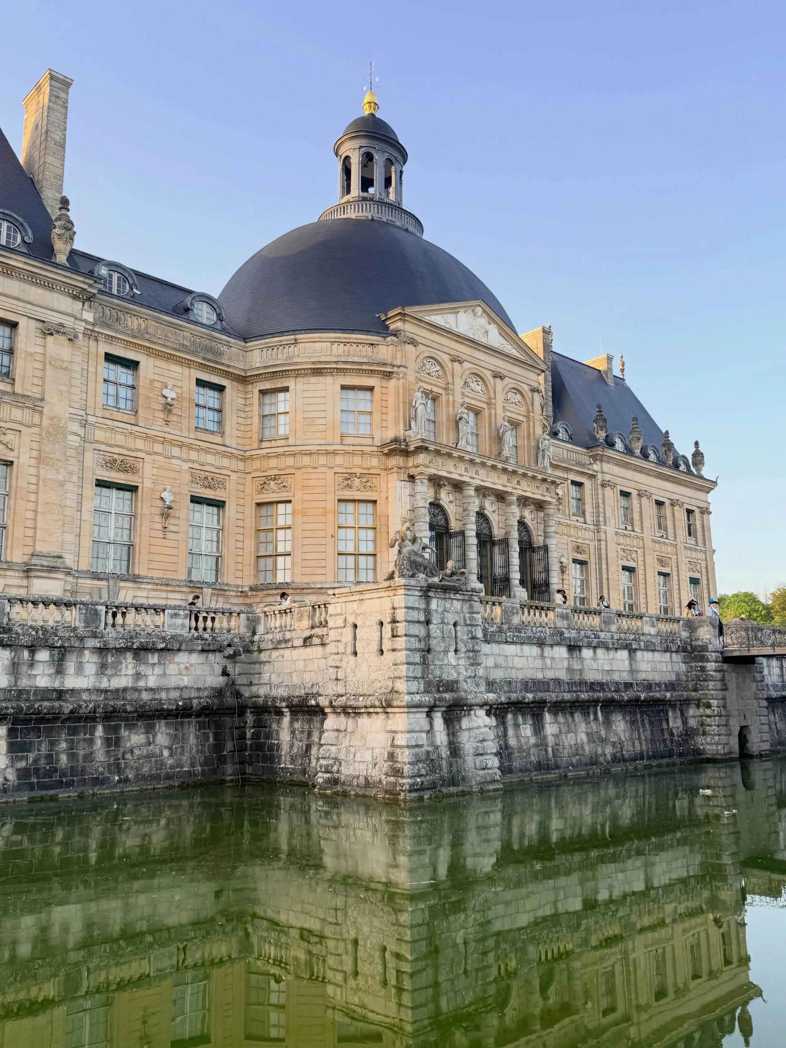 Stepping into the Grand Si&egrave;cle tonight at Ch&acirc;teau de Vaux-le-Vicomte ✨