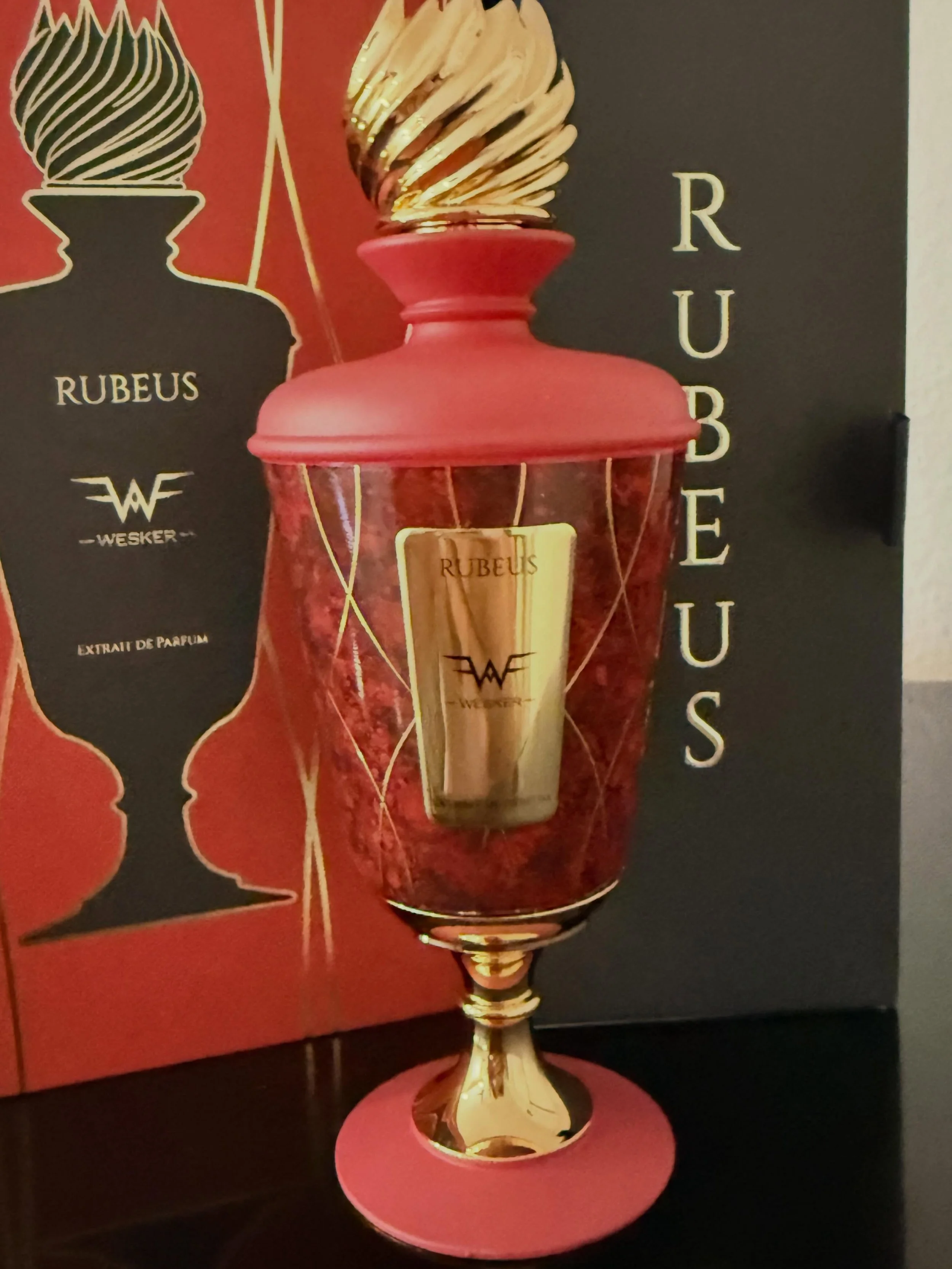 @wesker.perfumes
FRAGRANCE NAME
Rubeus

HOUSE
Wesker

CONCENTRATION
Extrait de Parfum
 
PERFUMER
Kristiyan Benta

CREATIVE DIRECTION
Miglena Benta

Top Notes:

* Cocoa
* Raspberry
* Sweet Cherry

Heart Notes:

* Dark Chocolate
* Nougat
* Apricot

Bas