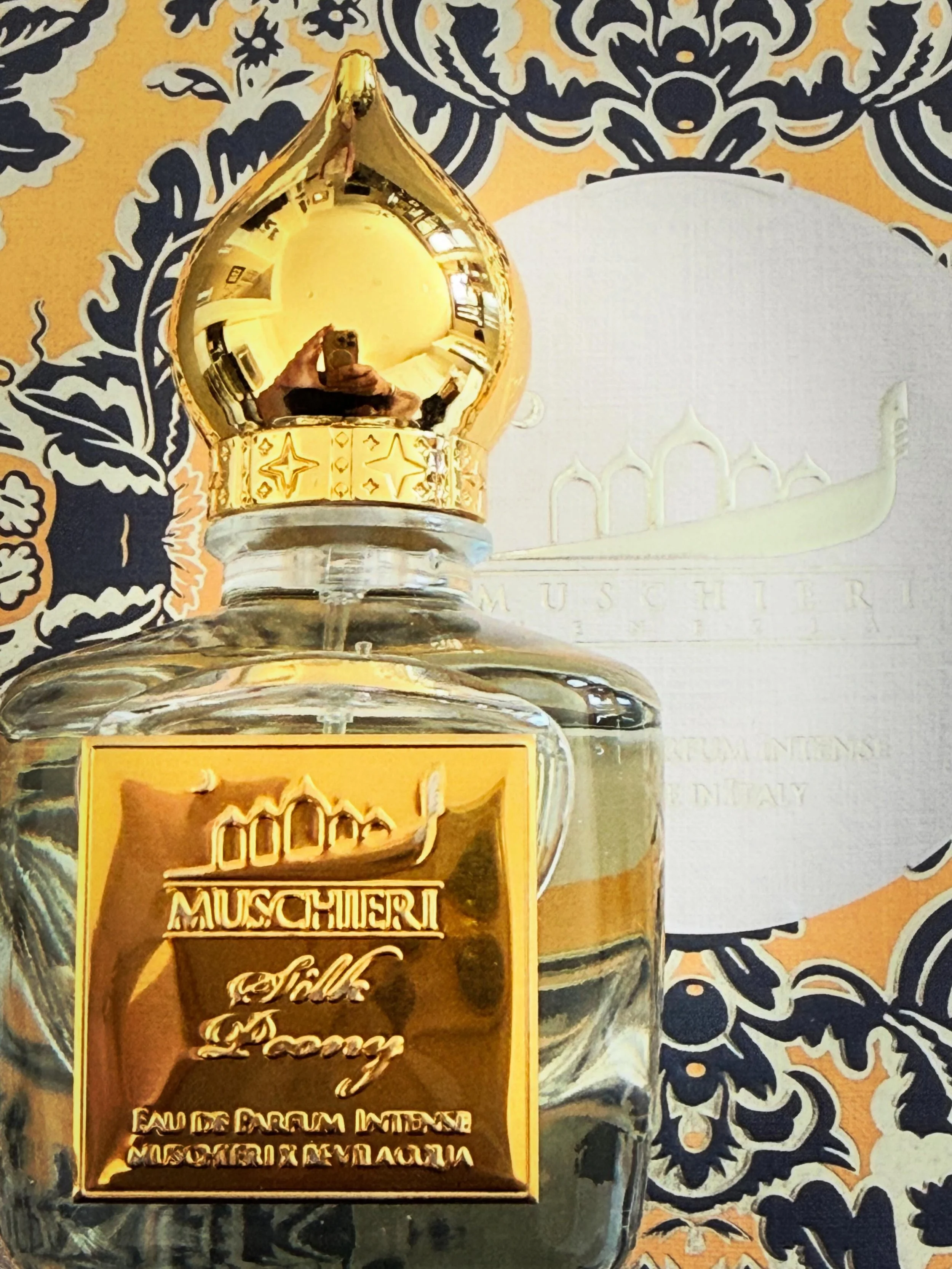 @muschierivenezia @emanuel_newyork 
Brand: Muschieri Venezia

Fragrance: Silk Peony

Concentration: Eau de Parfum Intense
Country of Origin: Italy

Produced &amp; Distributed By: LMA Brands SRL, San Marco 1136, Venice, Italy

Collection: Venetian Mas