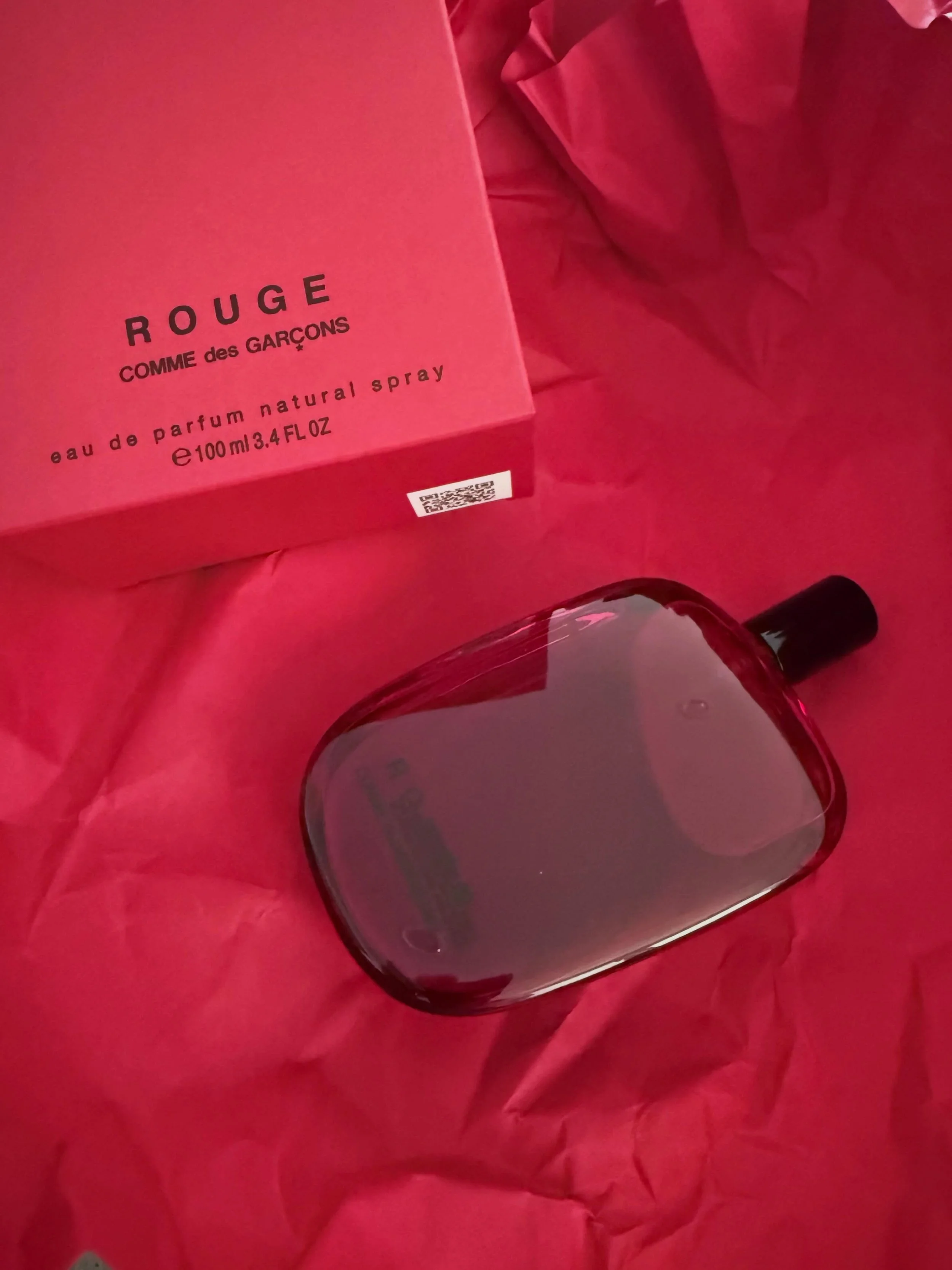 Brand: Comme des Gar&ccedil;ons
Fragrance: Rouge
Concentration: Eau de Parfum (EDP)
Release Year: 2020 
Perfumer: Nathalie Gracia-Cetto with creative direction from Christian Astuguevieille 
Country: France 
Fragrance Family

Woody &bull; Resinous &b