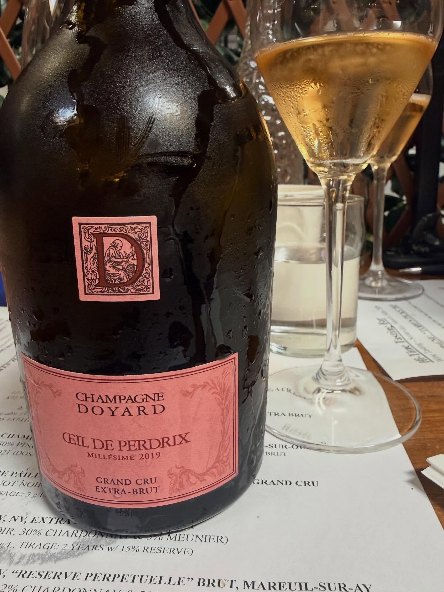 DOYARD
&OElig;il de Perdrix &mdash; Mill&eacute;sime 2019

75% Pinot Noir from A&yuml; Grand Cru, 25% Chardonnay from Avize Grand Cru
Very light maceration of Pinot Noir
Fermented and aged in older barrel
Aged on the lees for 40 months
Dosage: 3g/L

