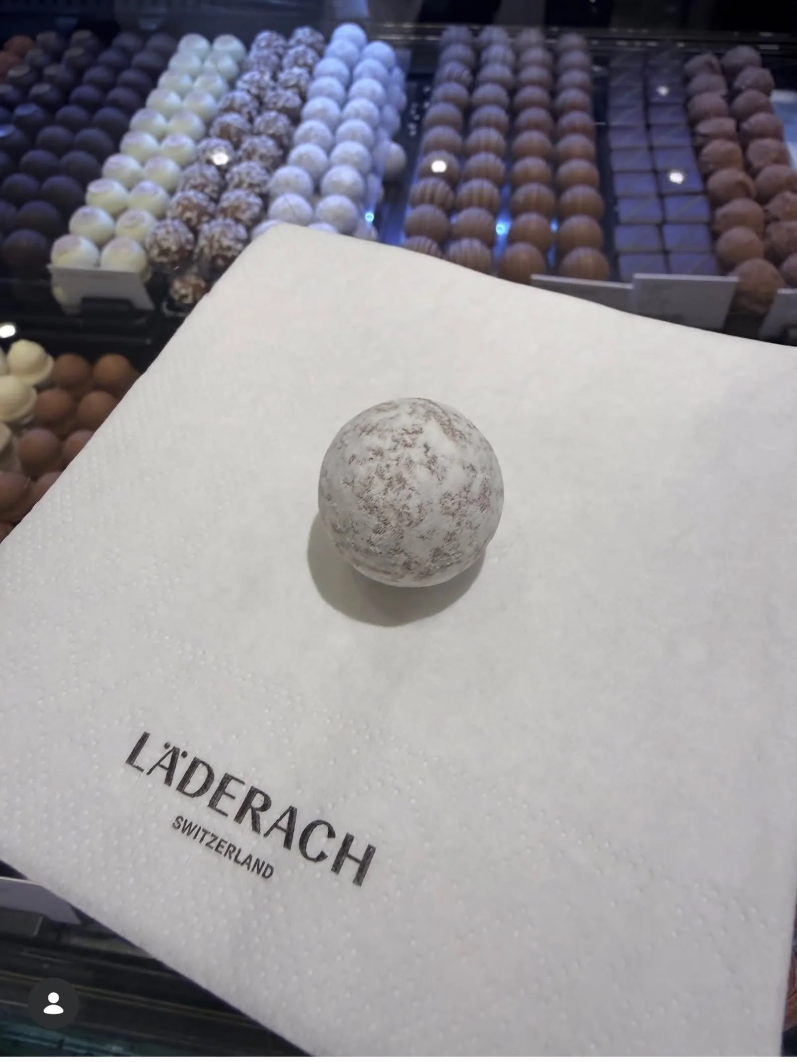 Champagne Truffle @laderach.official