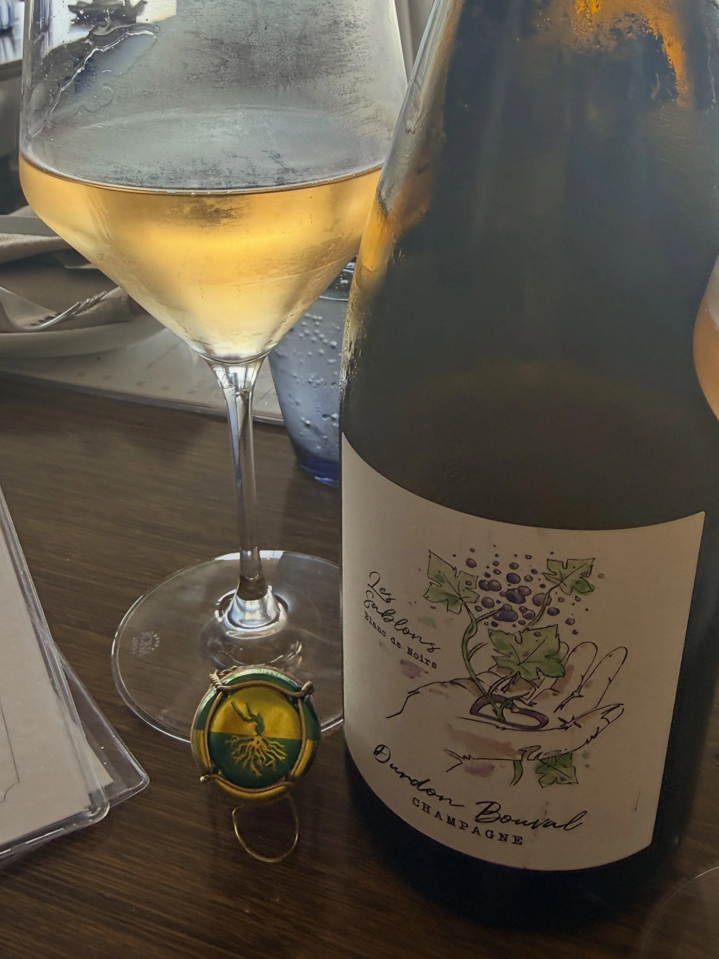 @champagne.durdonbouval 

Oudon Bouvial

Cuv&eacute;e

Les Sablons &mdash; Cuv&eacute;e Parcellaire

Vintage / Harvest

2020

Grape

100% Meunier

Terroir / Soil

Limono-calcaire &mdash; silty/calcareous

Farming

Organic / Vin Biologique

Dosage

0 