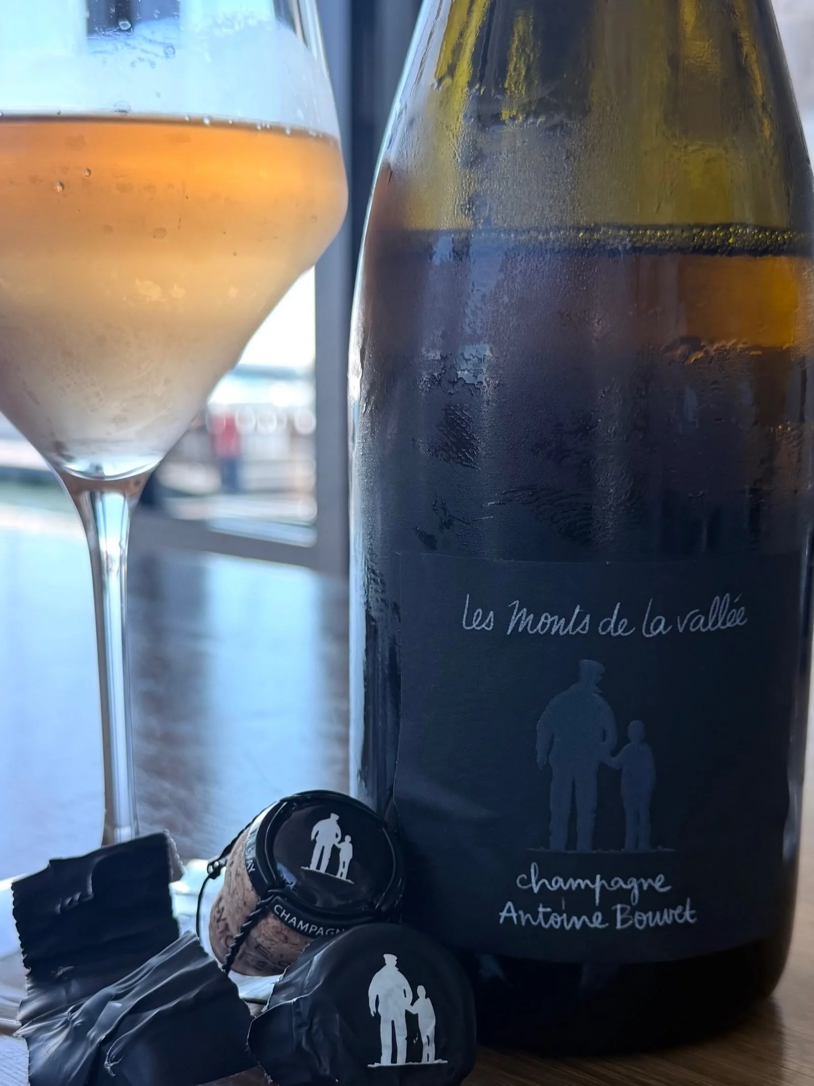 Antoine Bouvet | Les Monts de la Vall&eacute;e

Producer: Champagne Antoine Bouvet
Cuv&eacute;e: Les Monts de la Vall&eacute;e
Region: Champagne, France
Area: Grande Vall&eacute;e de la Marne
Villages: Avenay-Val-d&rsquo;Or, Bisseuil &amp; Mareuil-su