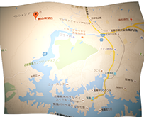 地図のイラスト、湖と道路と公園のエリアが表示されている