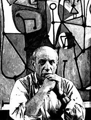 絵の前に座っている老人の写真