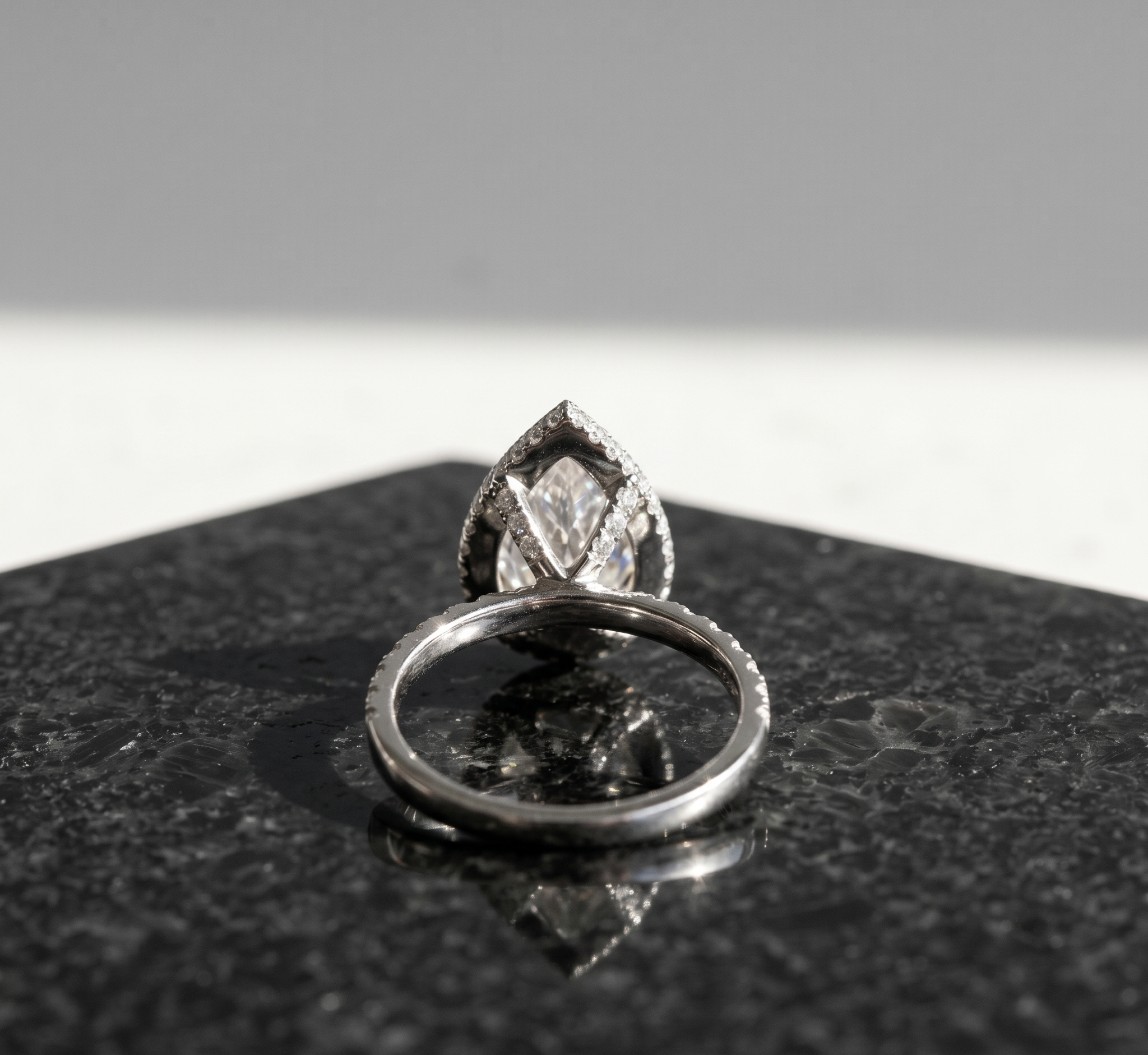 16 Pear Pave Halo 001 CY 521 WG Back.png