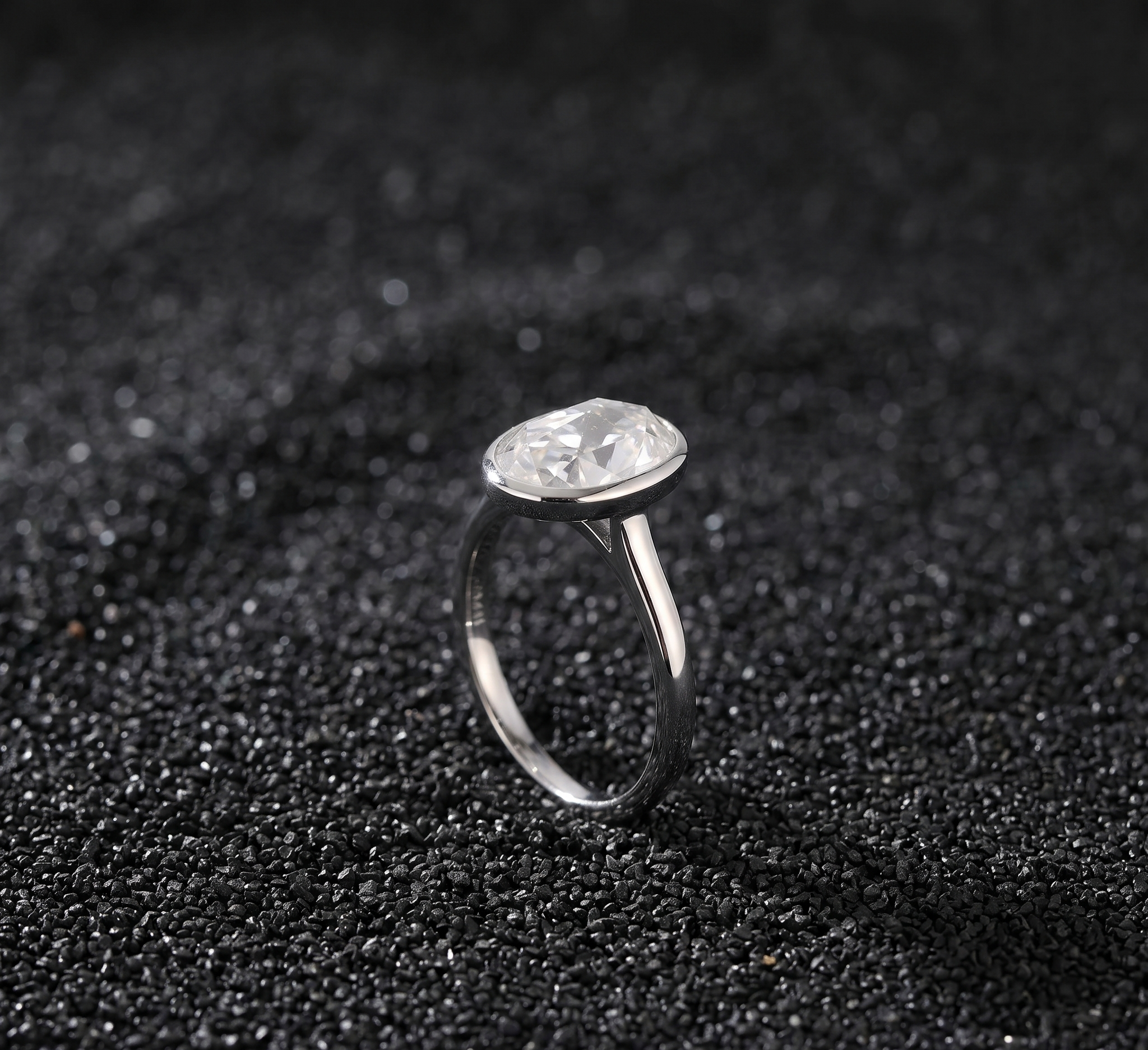 11 Oval Bezel Solitaire 004 RS 318 WG Side.png