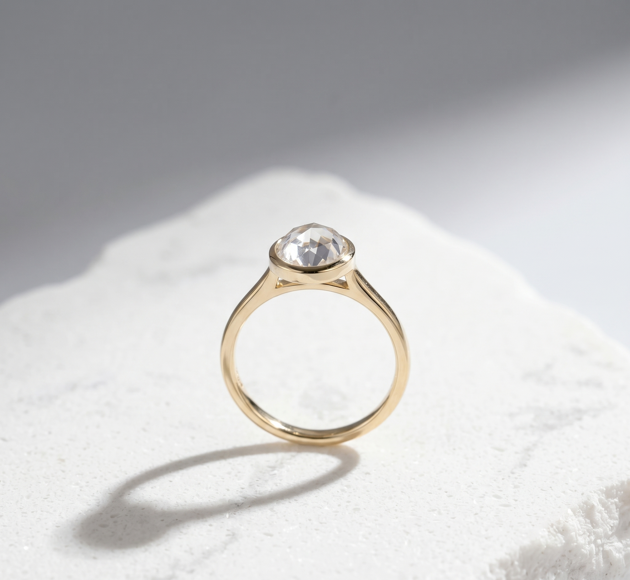 11 Oval Bezel Solitaire 004 RS 318 YG Front.png