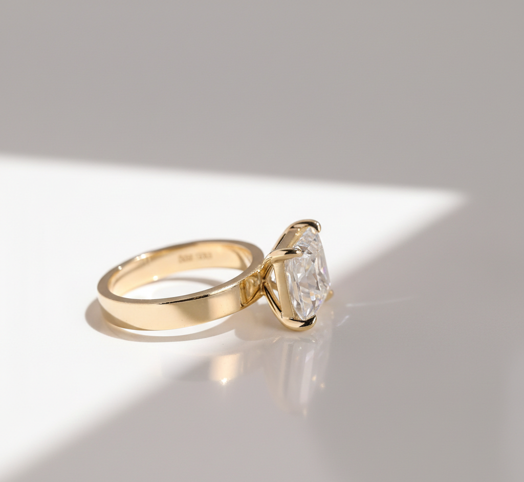 2 Princess Cut Solitaire Wide Shank 005 RS 164 YG Side Flat.png