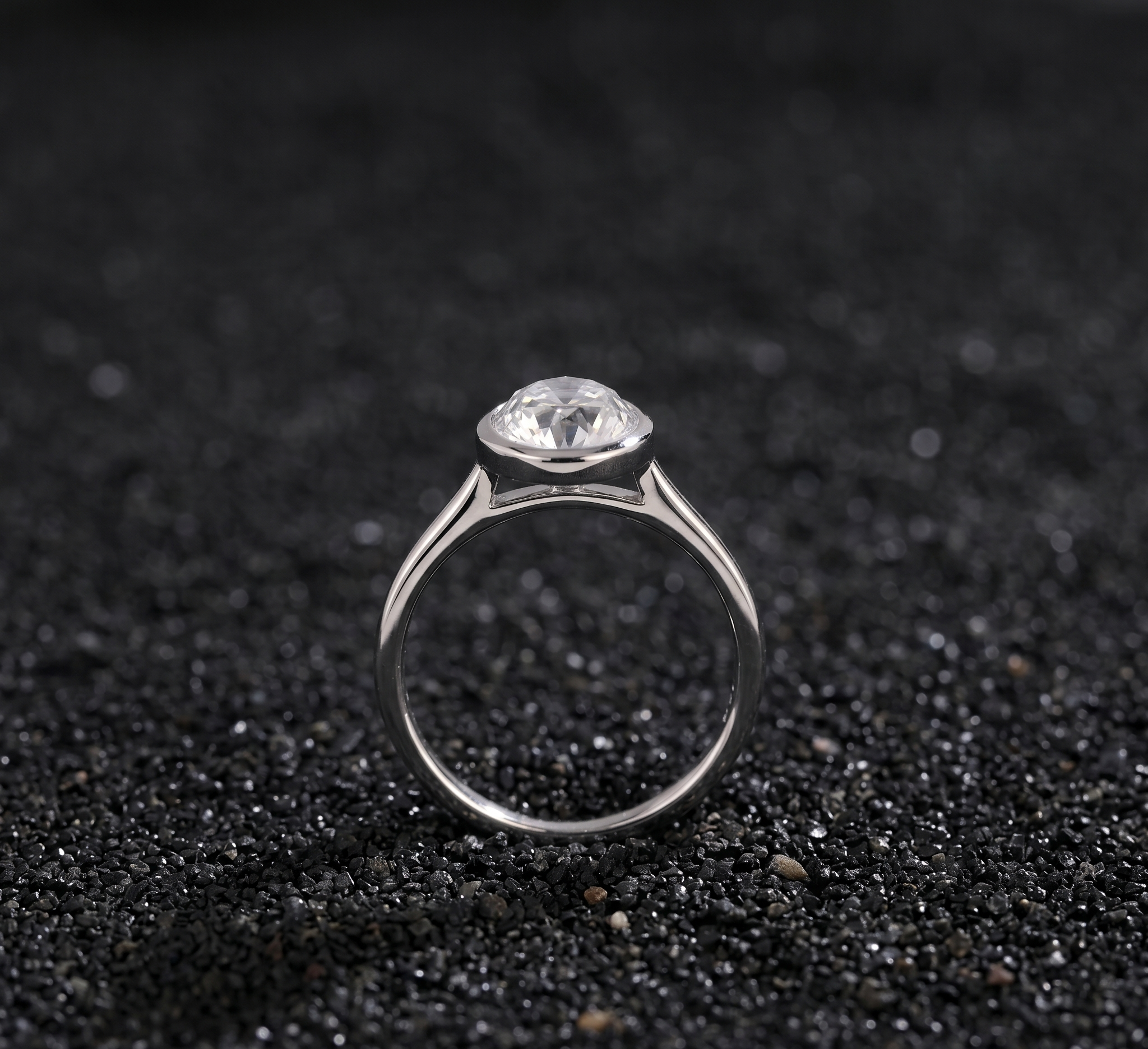 11 Oval Bezel Solitaire 004 RS 318 WG Front.png