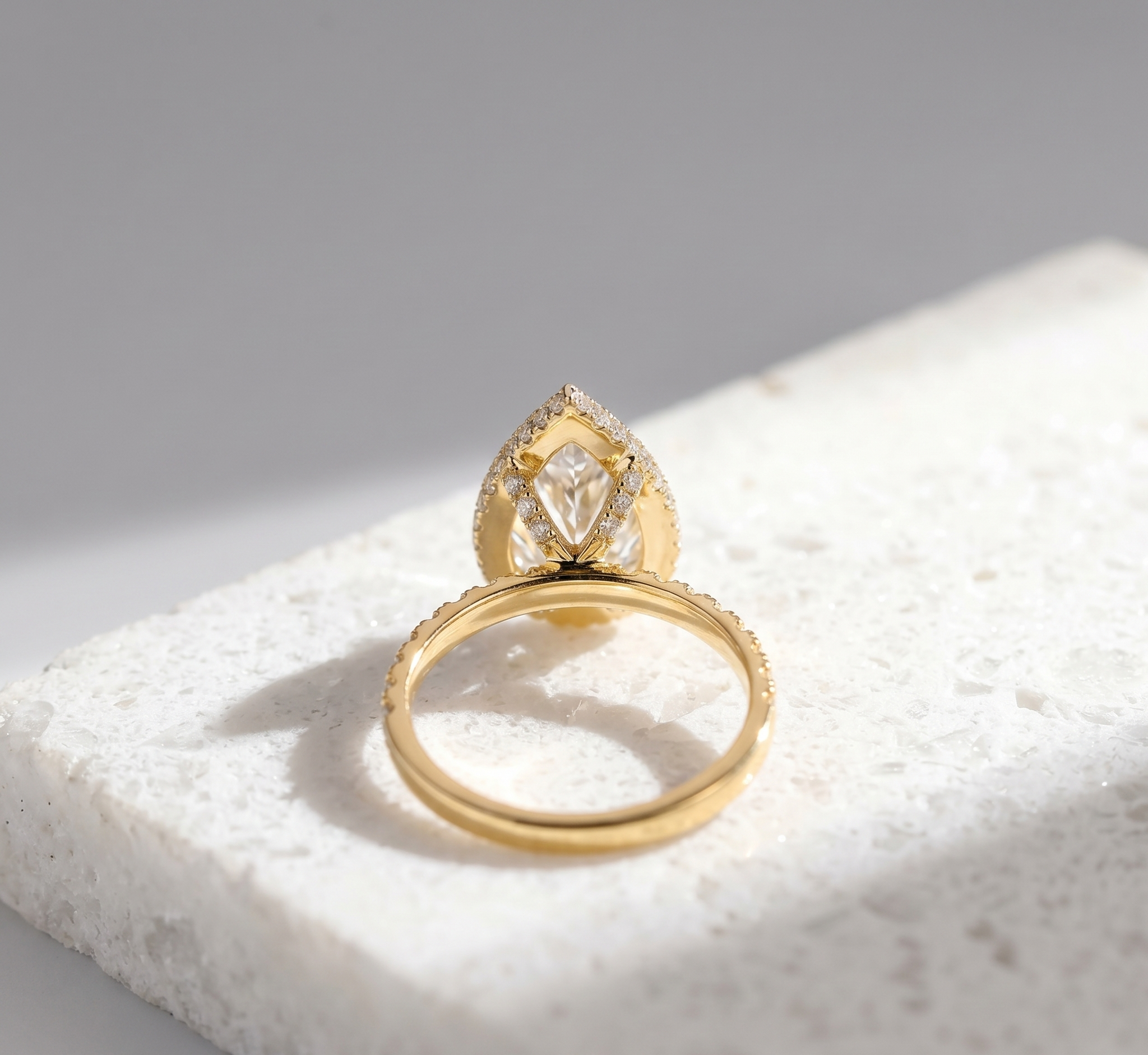 16 Pear Pave Halo 001 CY 521 YG Back.png