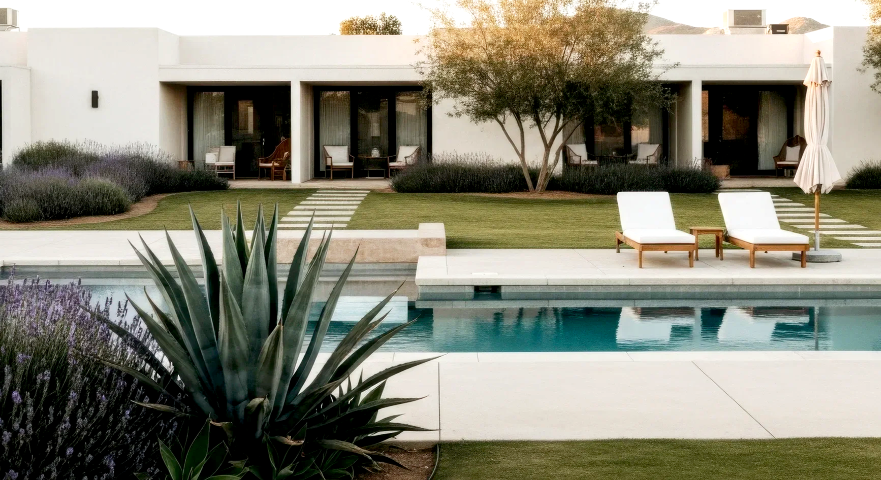 Modern house with a swimming pool, used for website advertising only.