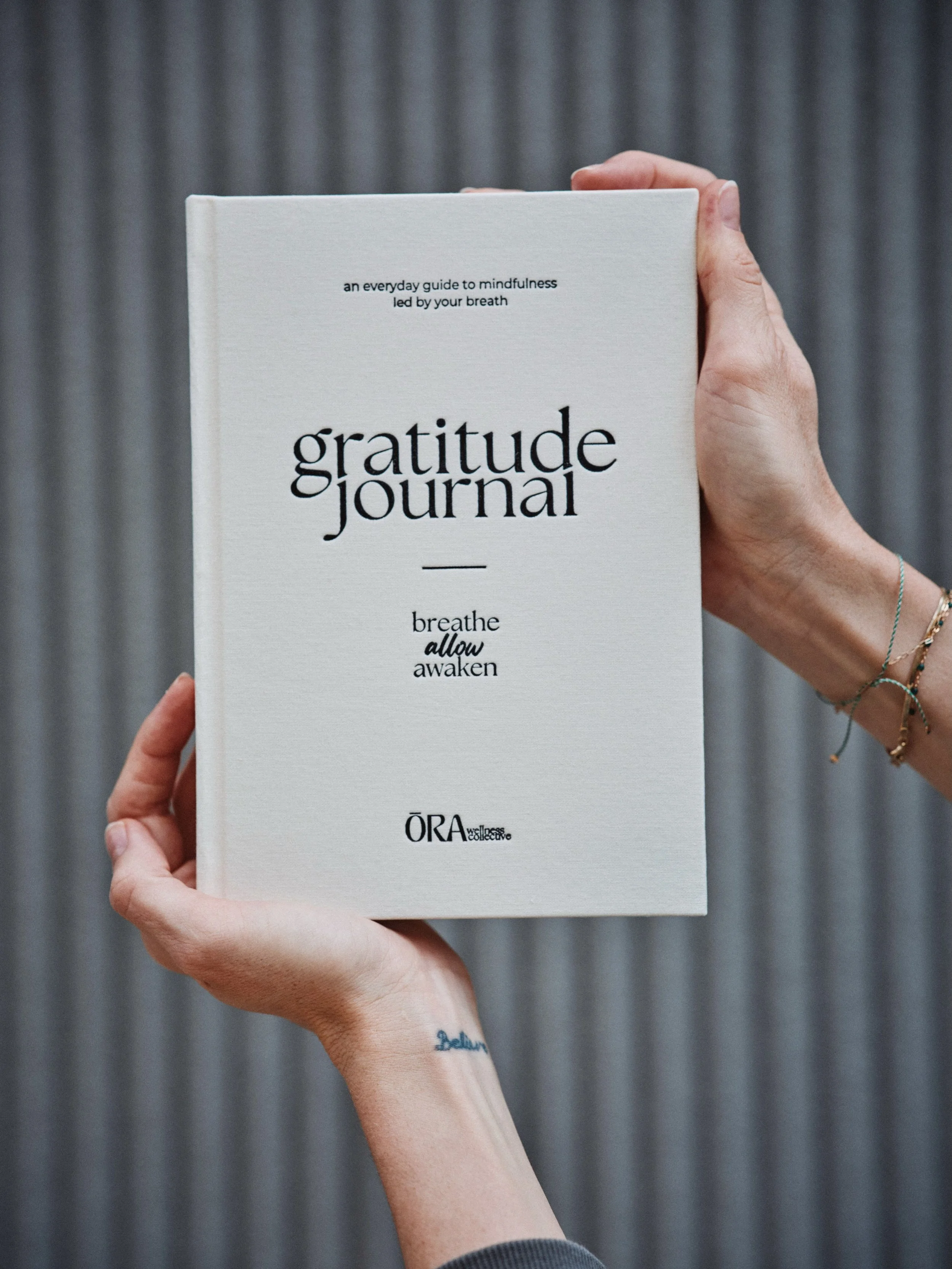 Gratitude isn&rsquo;t just a nice feeling.
It changes what your brain pays attention to.

When we practise gratitude, we aren&rsquo;t simply thinking positive thoughts.

Brain-imaging research suggests that gratitude engages areas involved in value, 