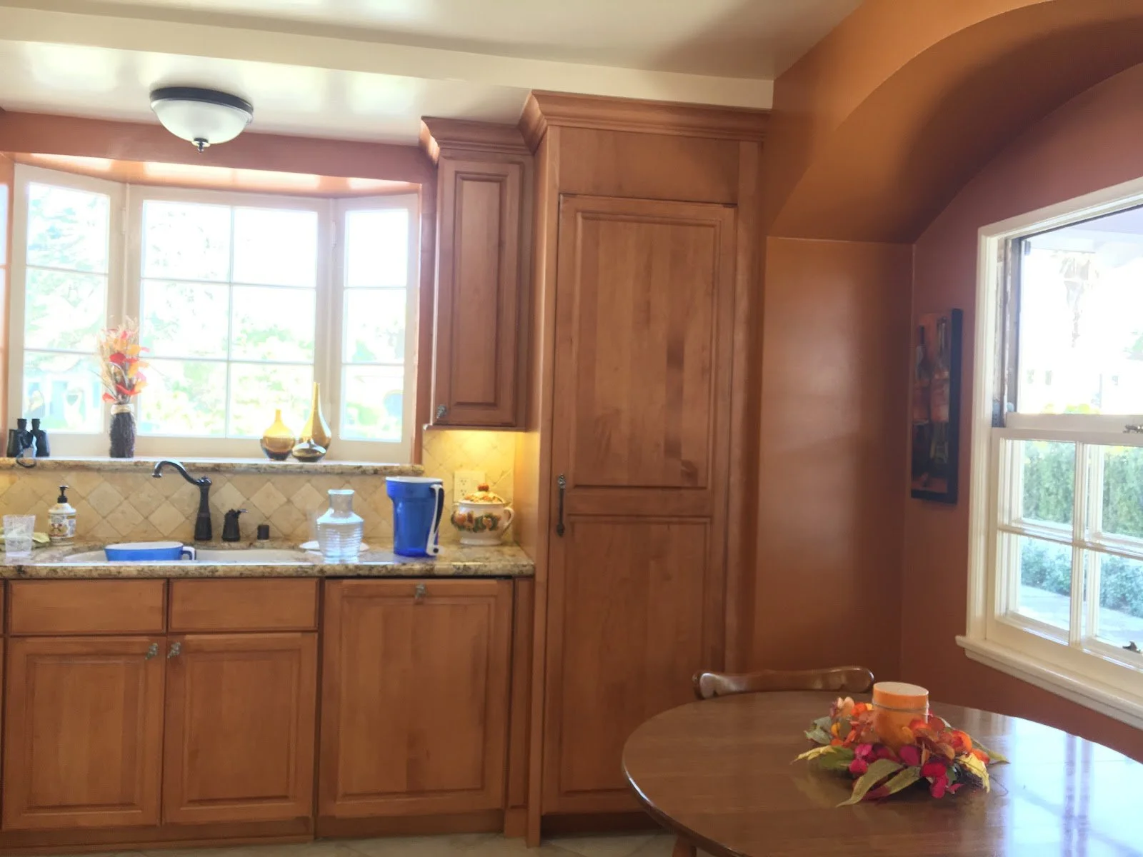 Kitchen with oak cabinets and tiled backsplash before renovation
