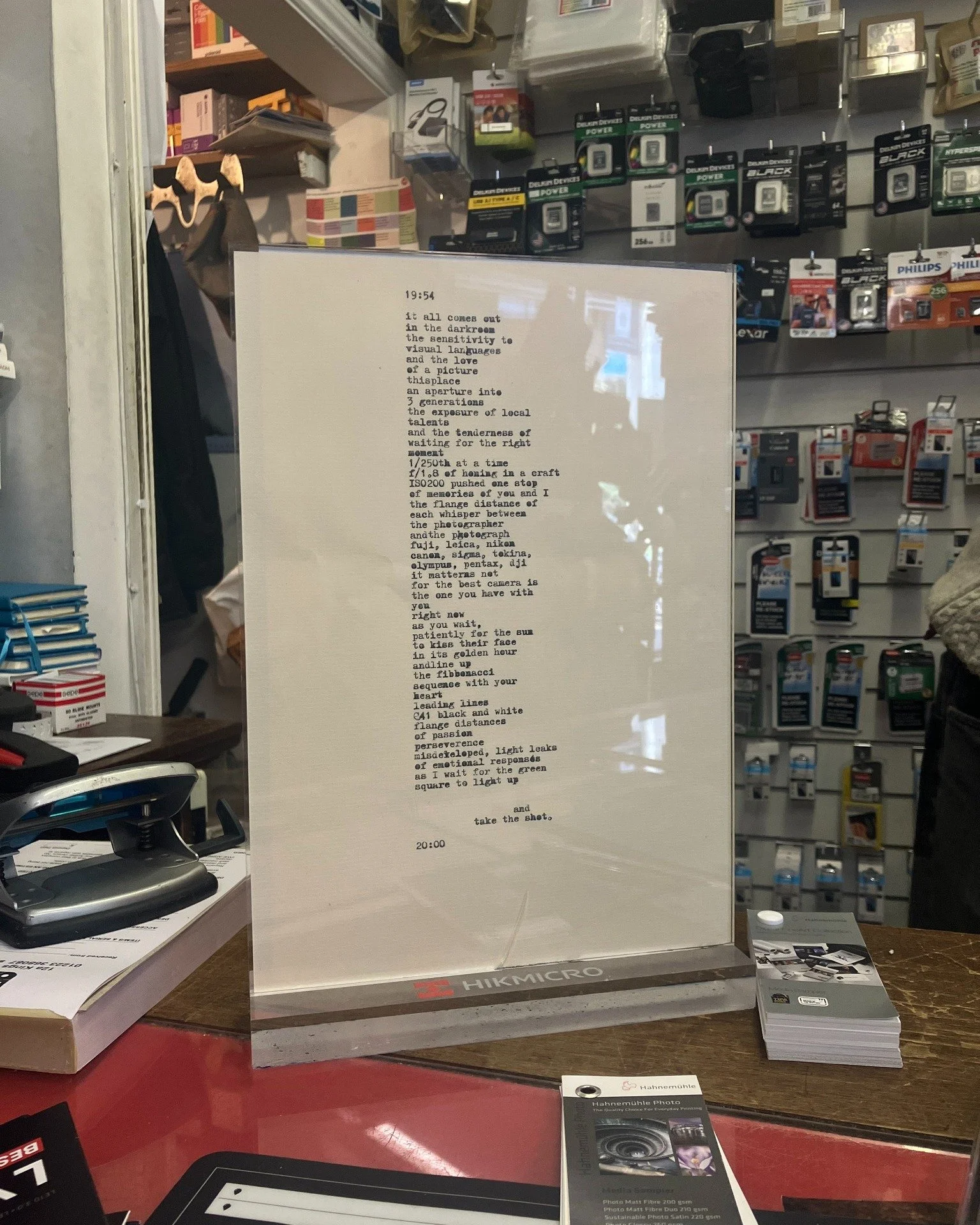 i wrote a poem for @campkinscameras about the shop. 

It's been a family run business for decades and i love going in there and having a little look at the cameras on display. 

They were kind enough to let me test drive the @fujifilmuk X-Half for a 