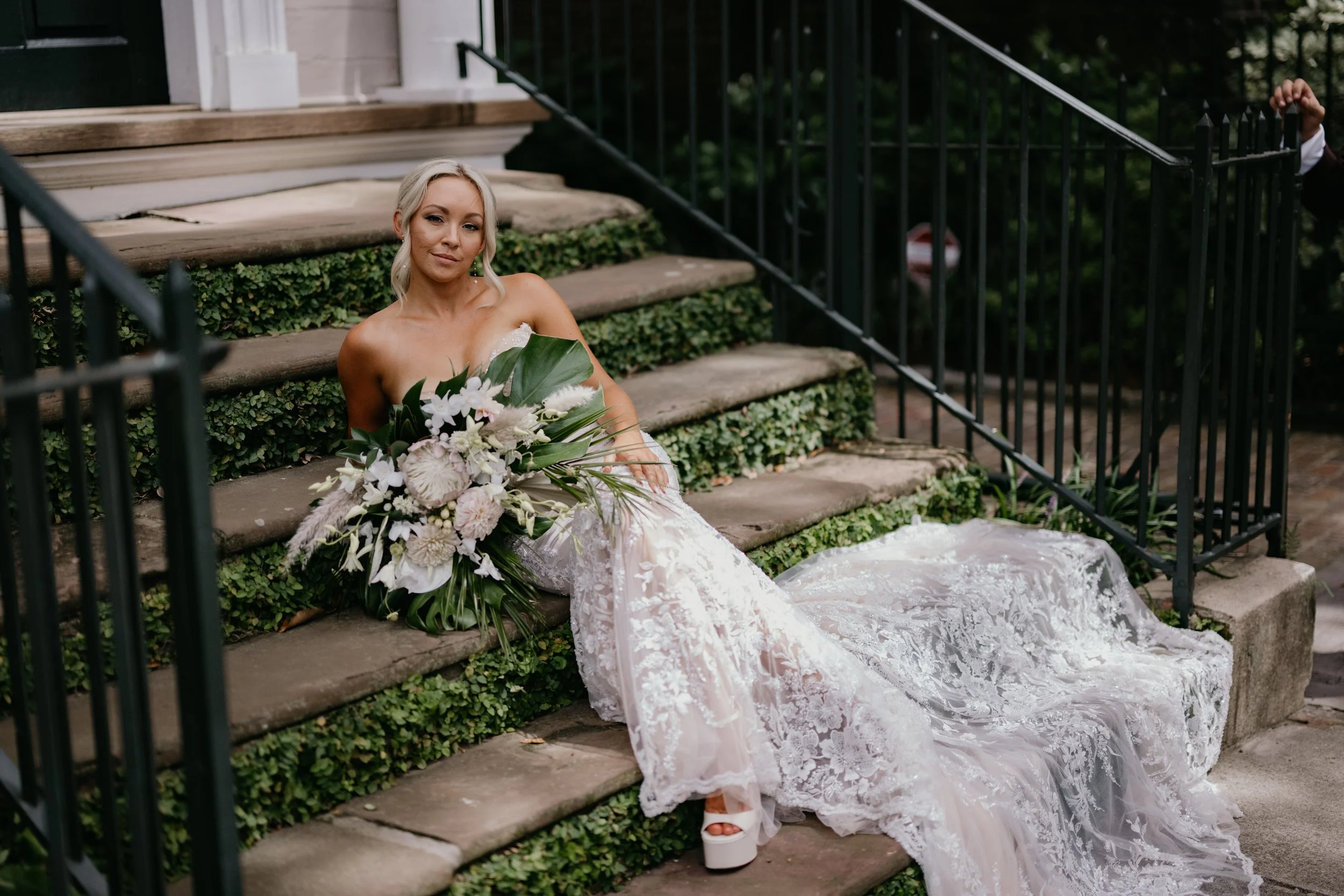 Cedar-room-charleston-wedding-photographer-couple-portraits-34.jpg