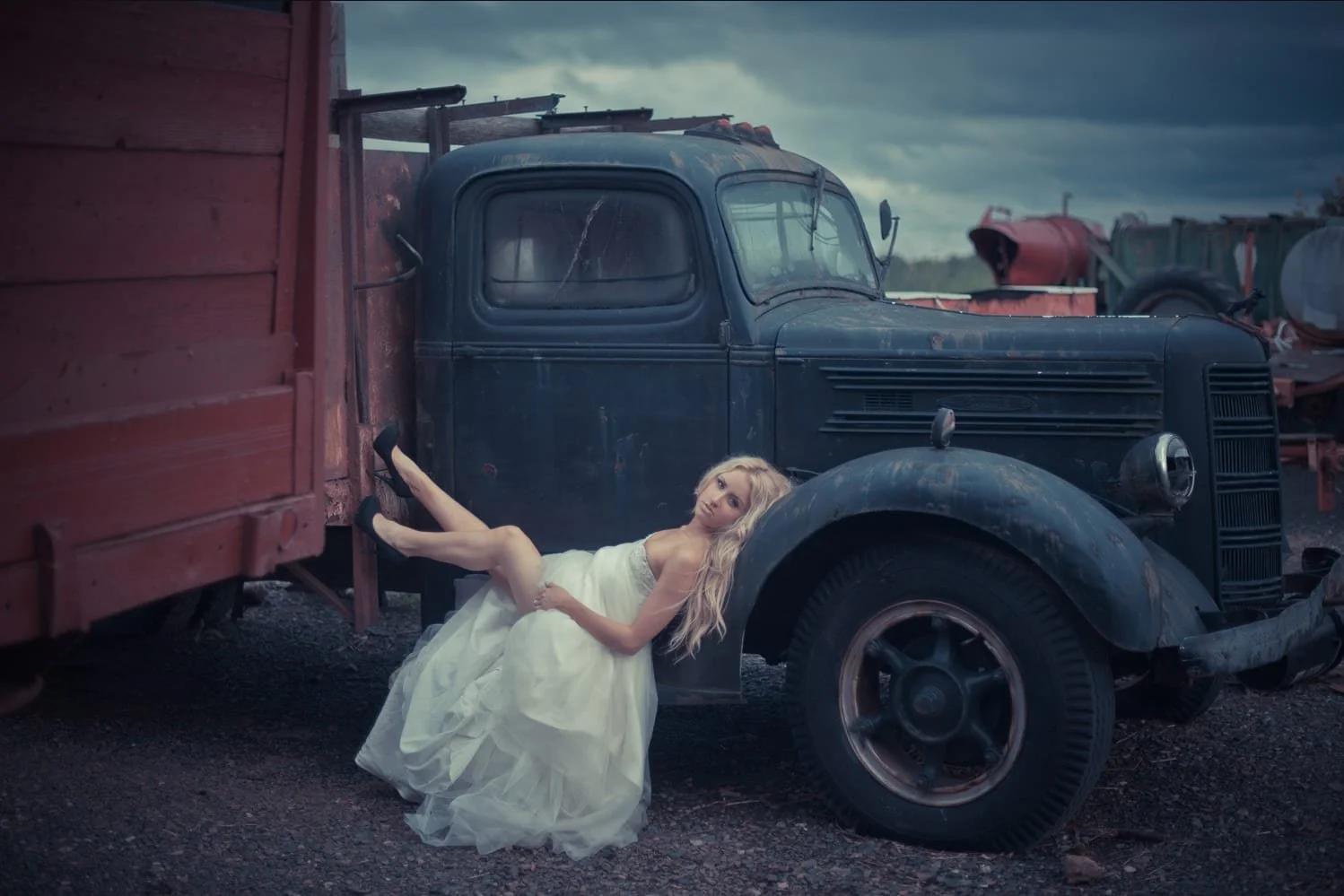Trash the Dress w/ Logan