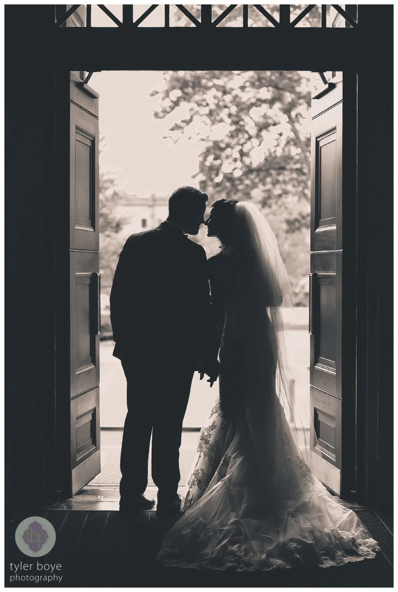 CrystalTeaRoom.GinaRyan.Wedding.tylerboye-24.jpg