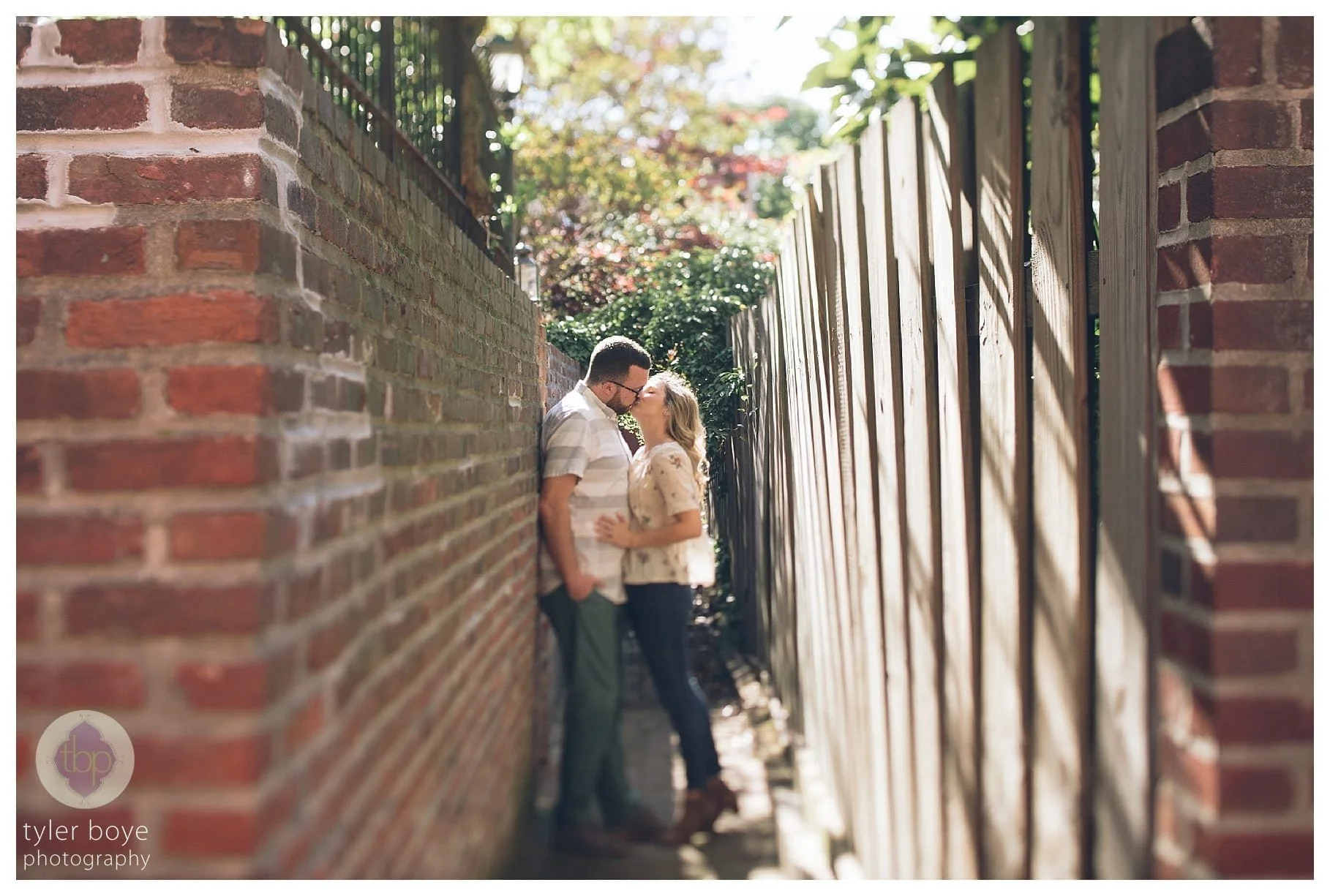 DowntownPhiladelphia.CassieAlex.Engagement.tylerboye-05.jpg