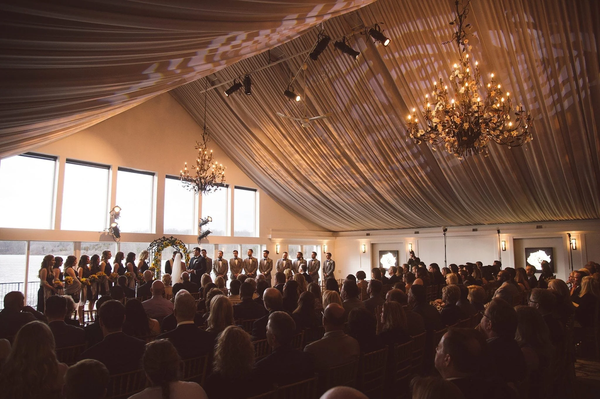LakeHouseInn.CatherineCarlos.Wedding.tylerboye-39.jpg
