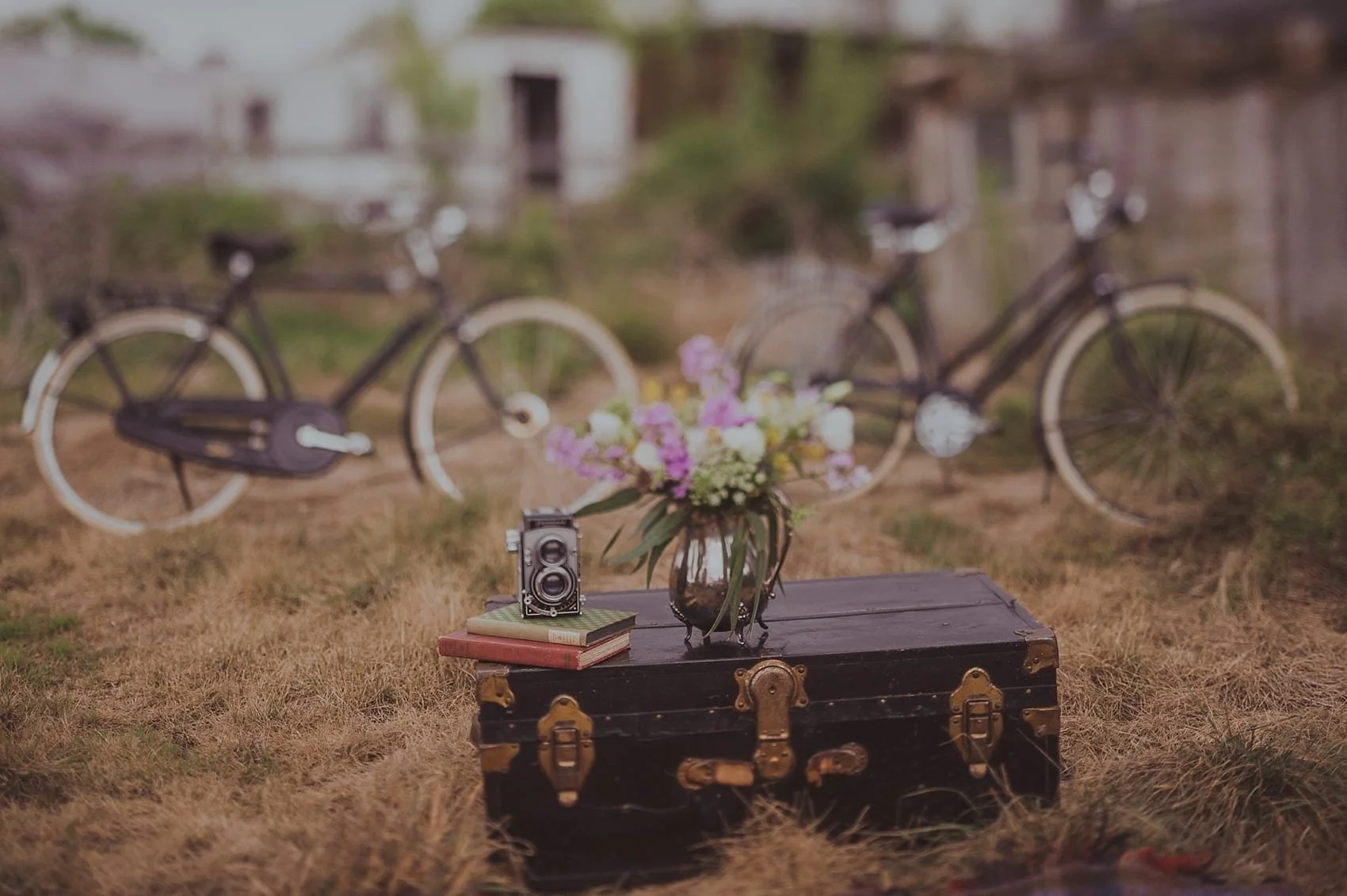 VintageEngagementShoot-StyledShoot-021.jpg