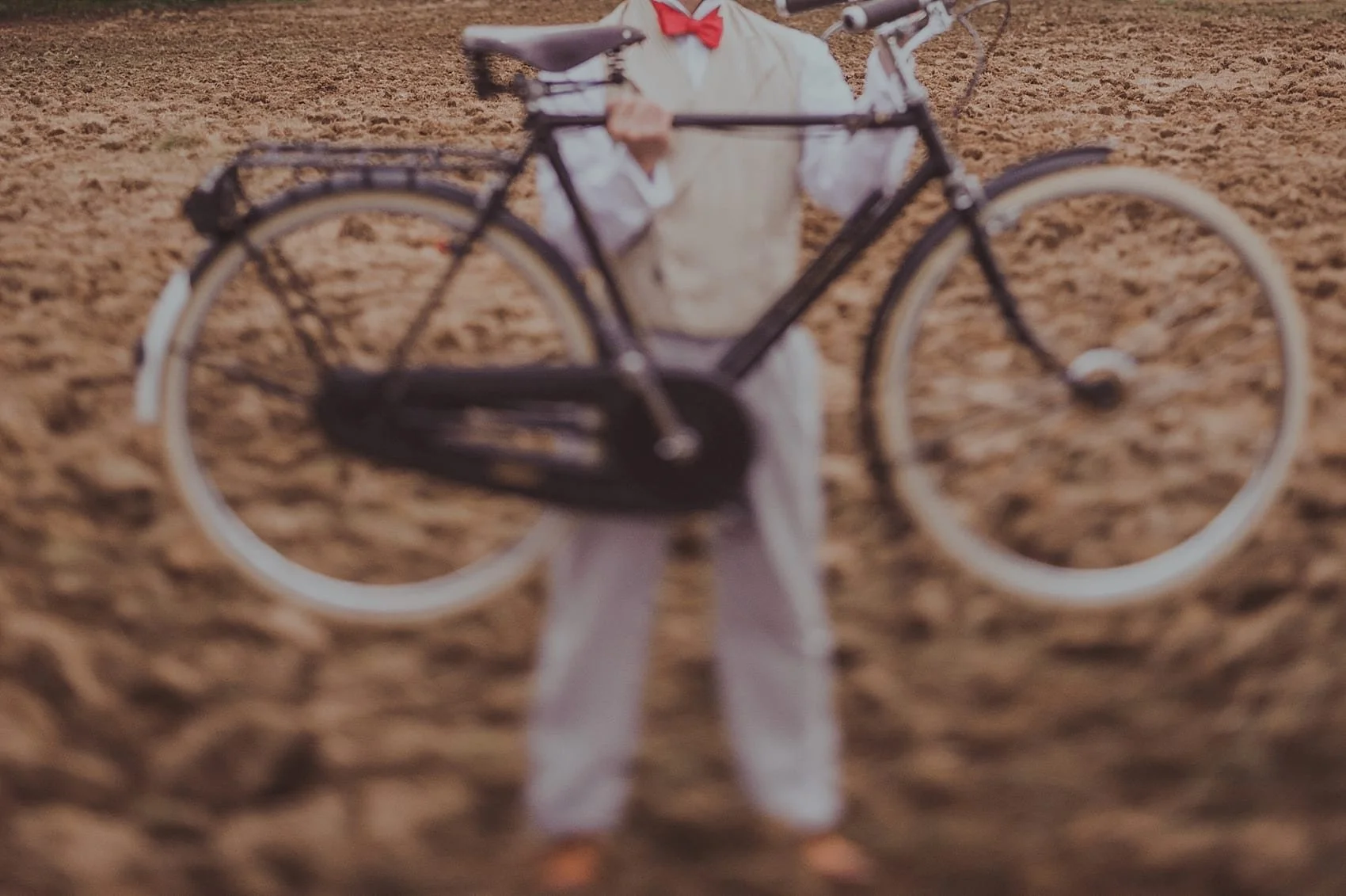 VintageEngagementShoot-StyledShoot-025.jpg