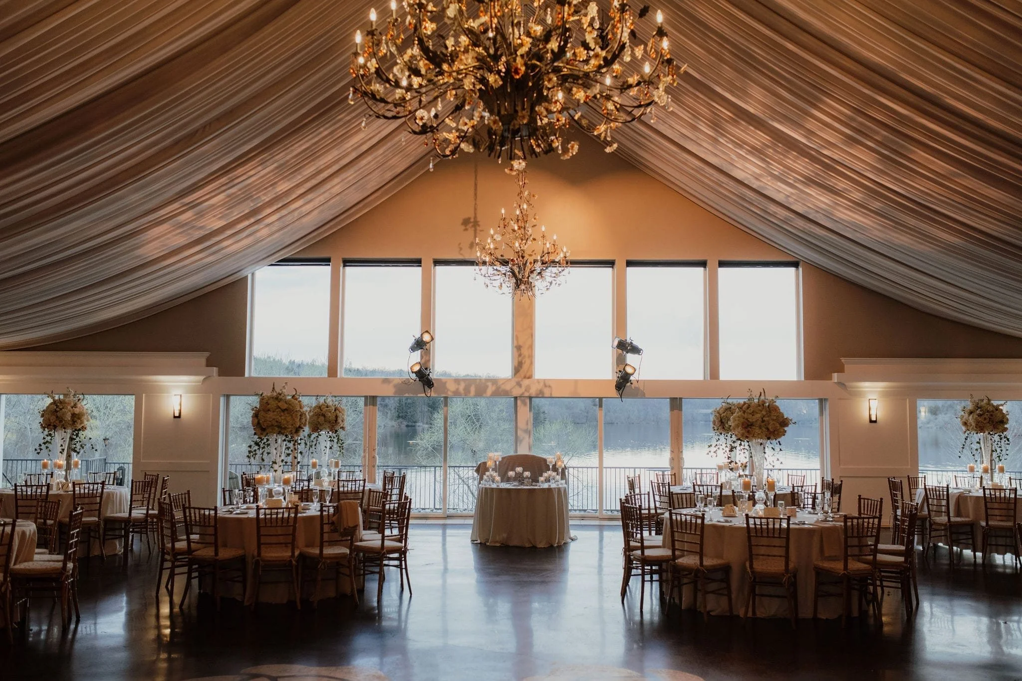 LakeHouseInn-Wedding-NicoleChristos-TylerBoye-078.jpg