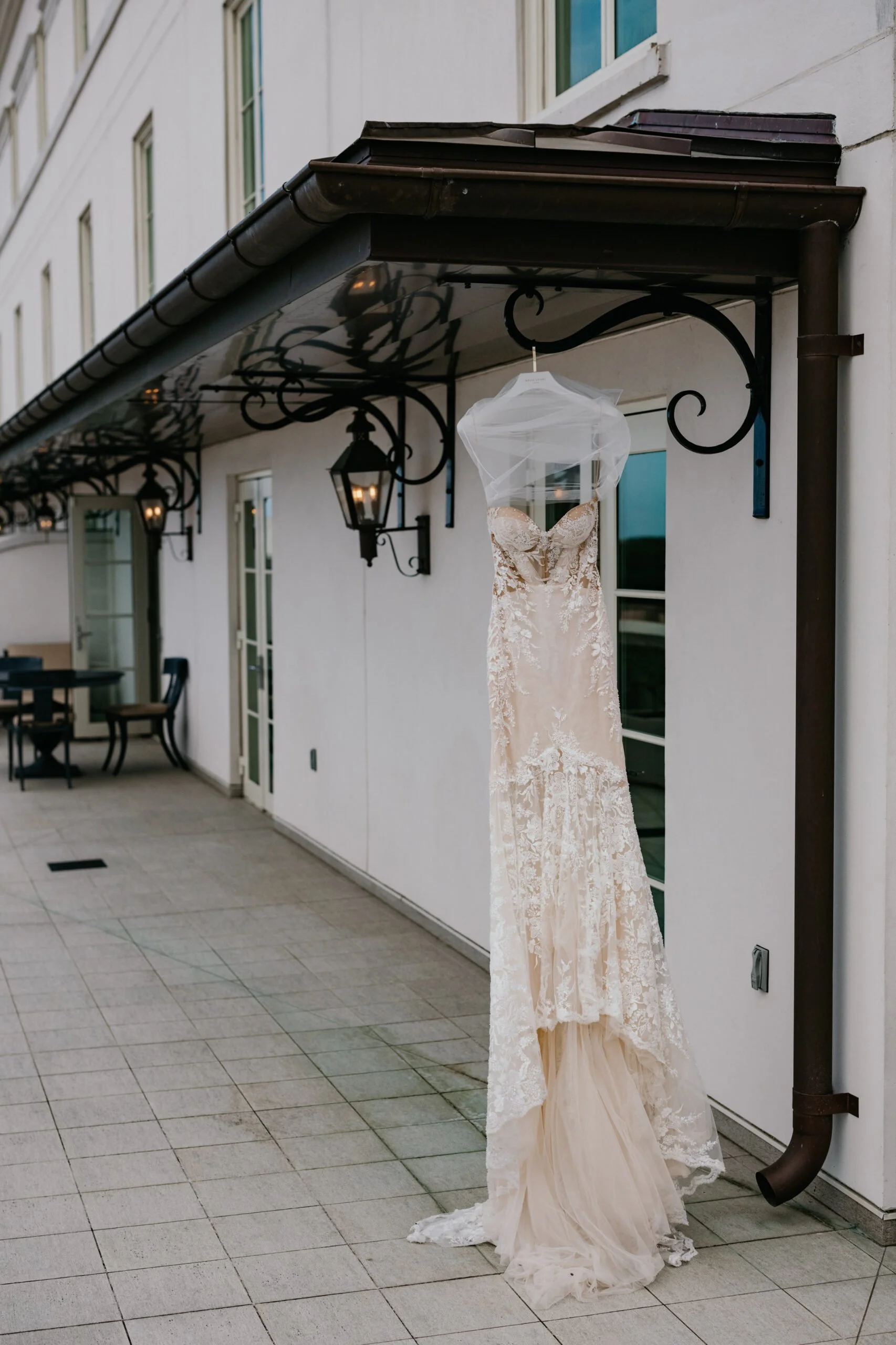 01.AllieJason.CedarRoom.Wedding-028-scaled.jpg