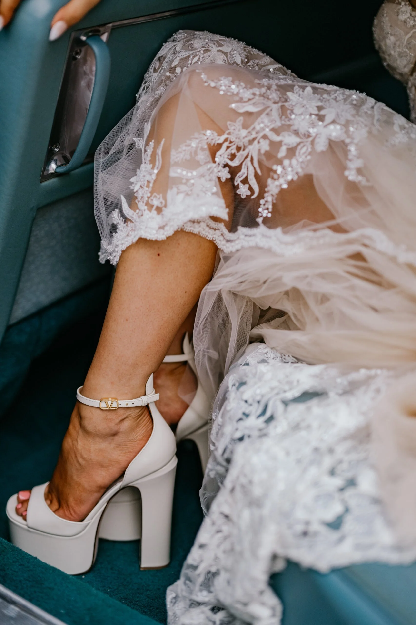 02.AllieJason.CedarRoom.Wedding-222-scaled.jpg
