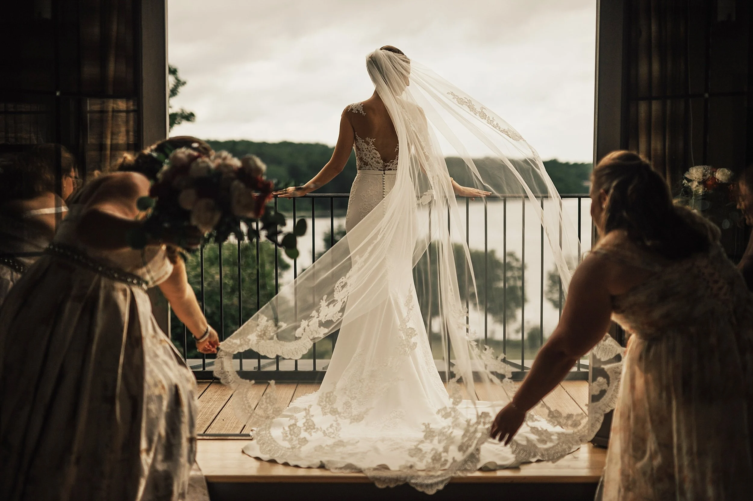 lake-house-inn-wedding-photographer.jpg