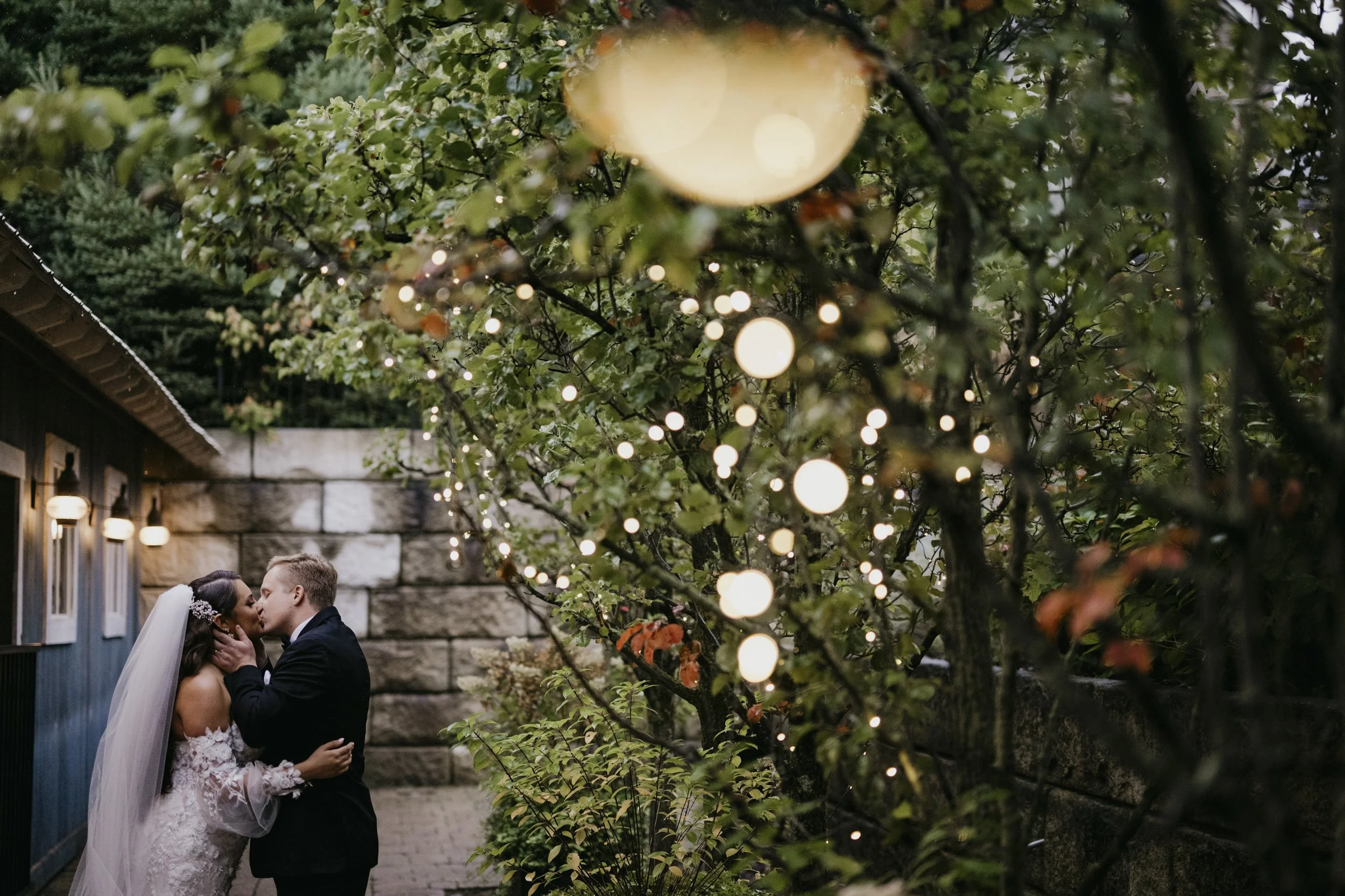 tyler-boye-photography-lake-house-inn-couple-portraits-lake-views.jpg
