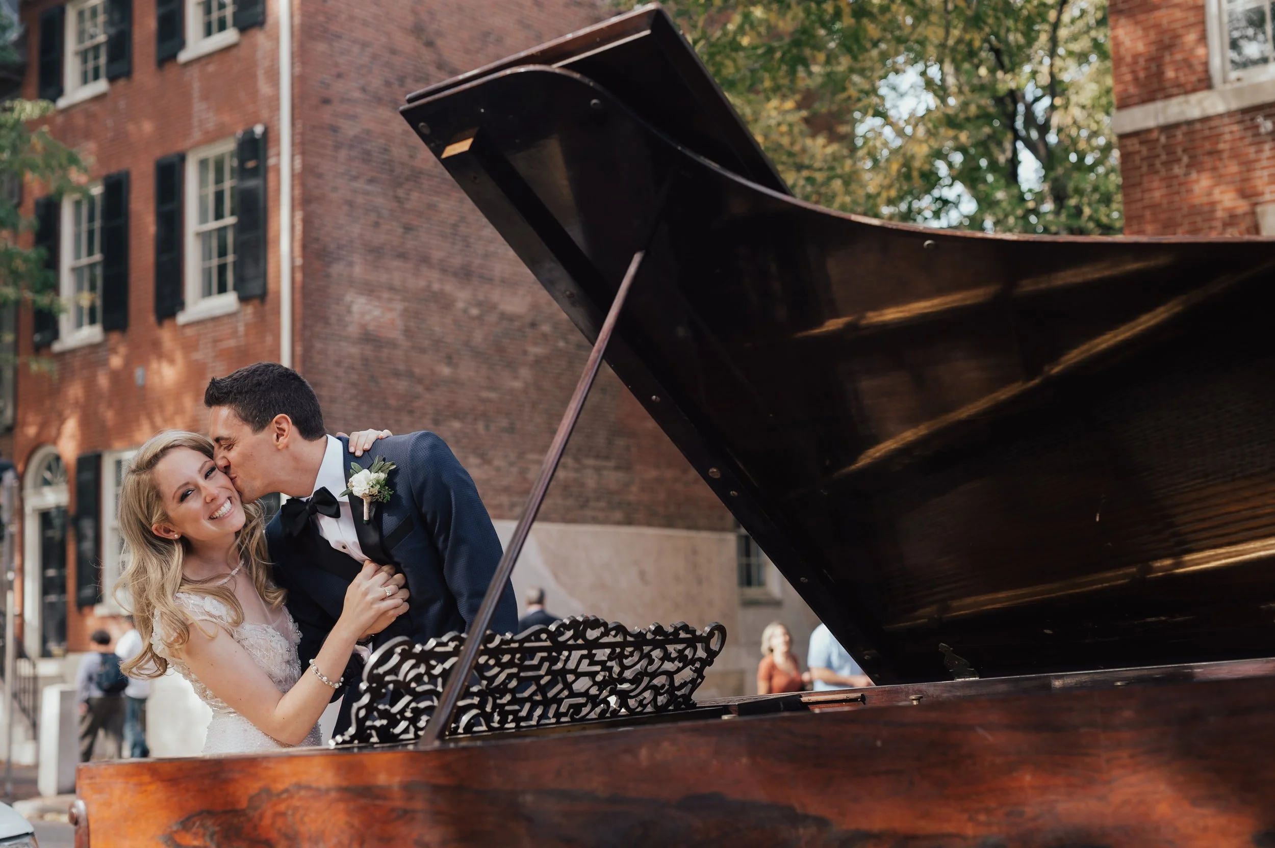 Please-touch-me-museum-philadelphia-wedding-photography-bride-groom-10.jpg