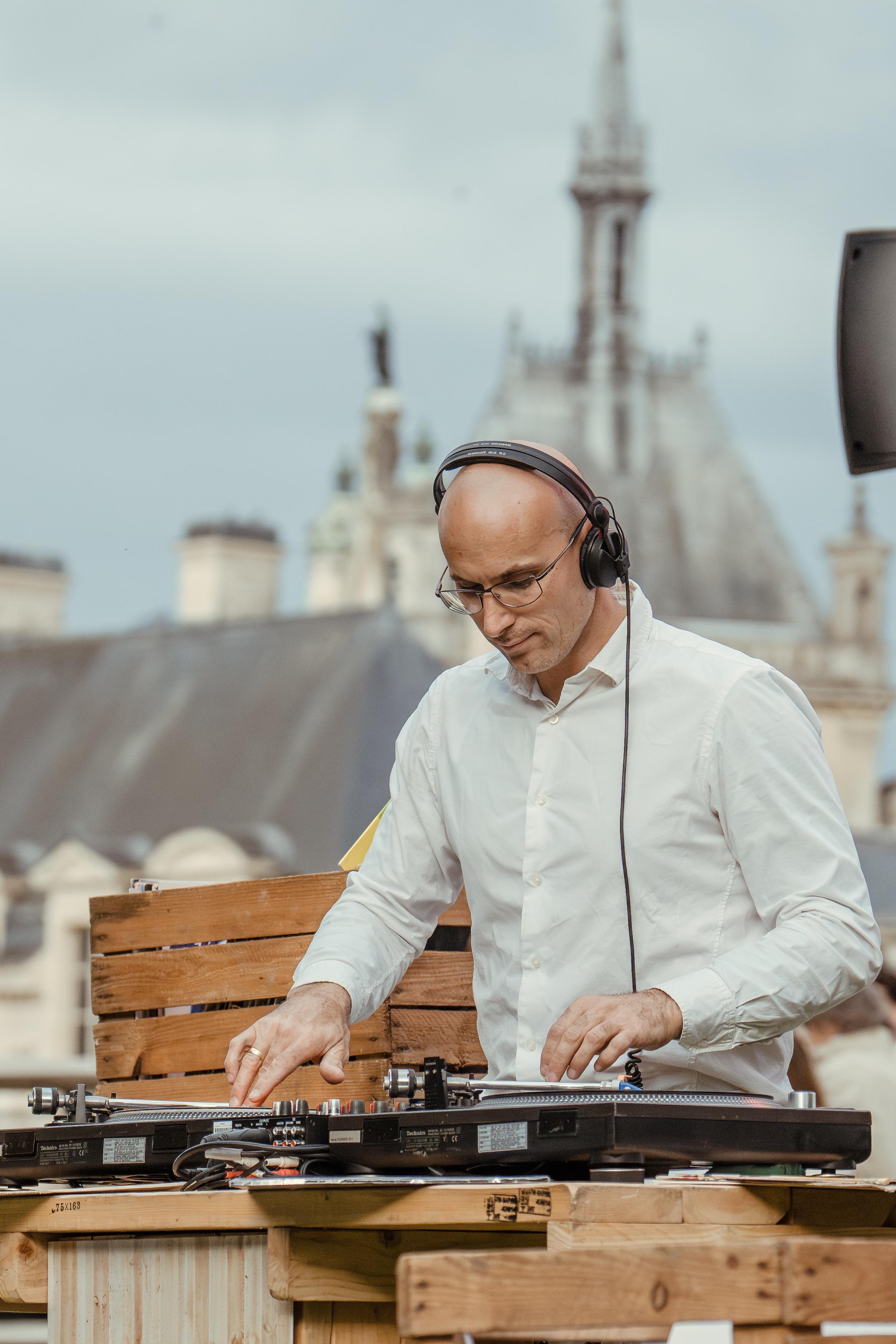 DJ atmosphere