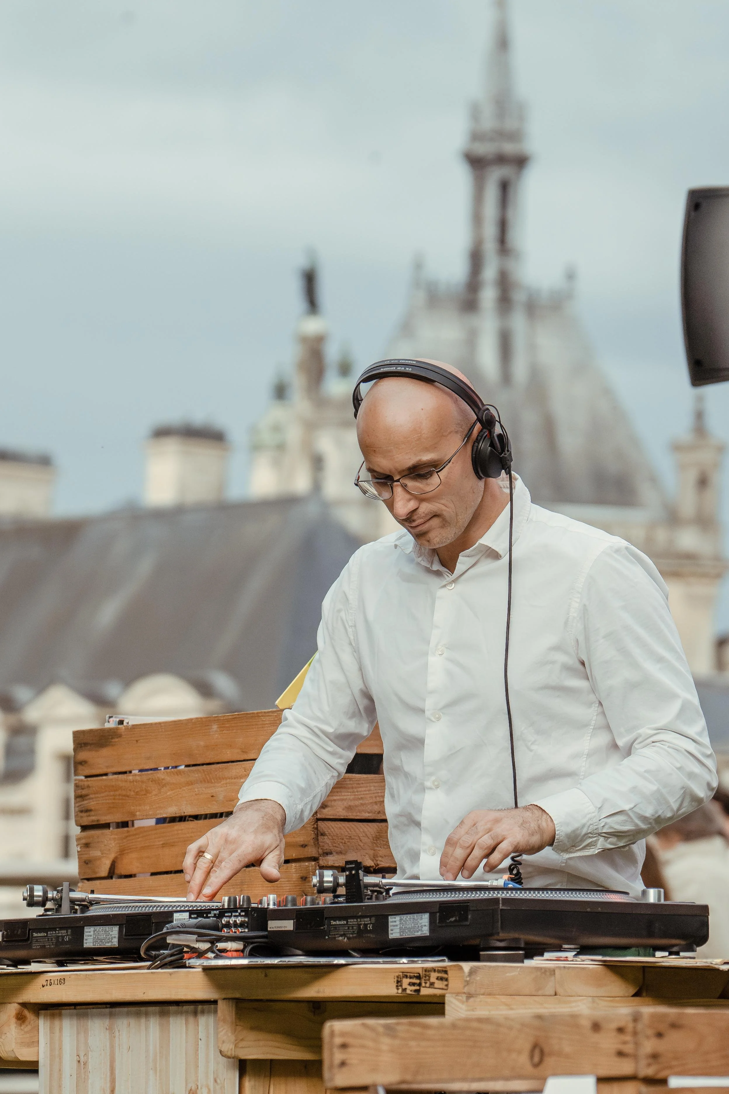 White pinic at a chateau dj.jpeg