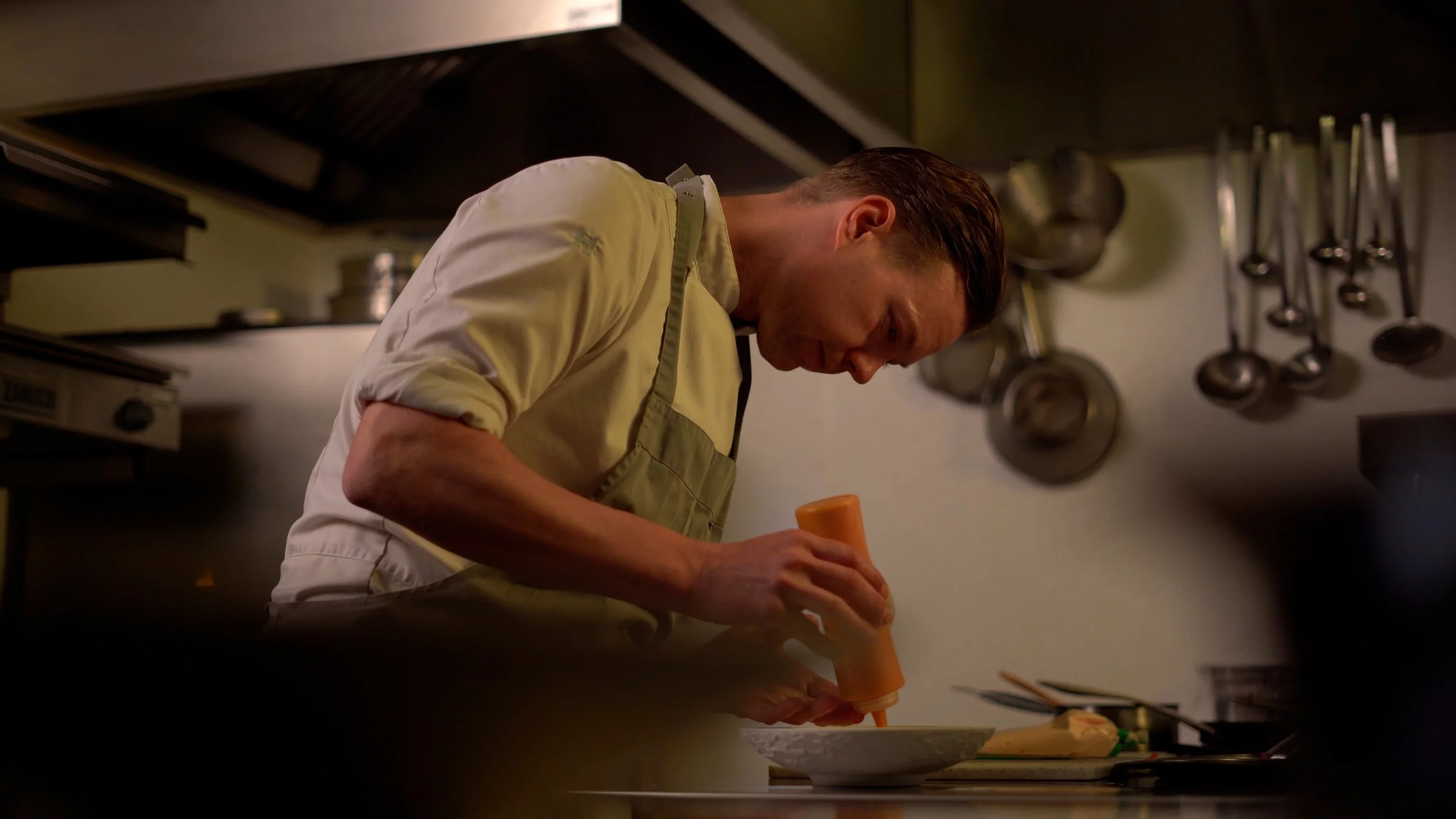 chef-henrice-dijks-in-de-keuken-van-restaurant-blume-in-groningen.jpg