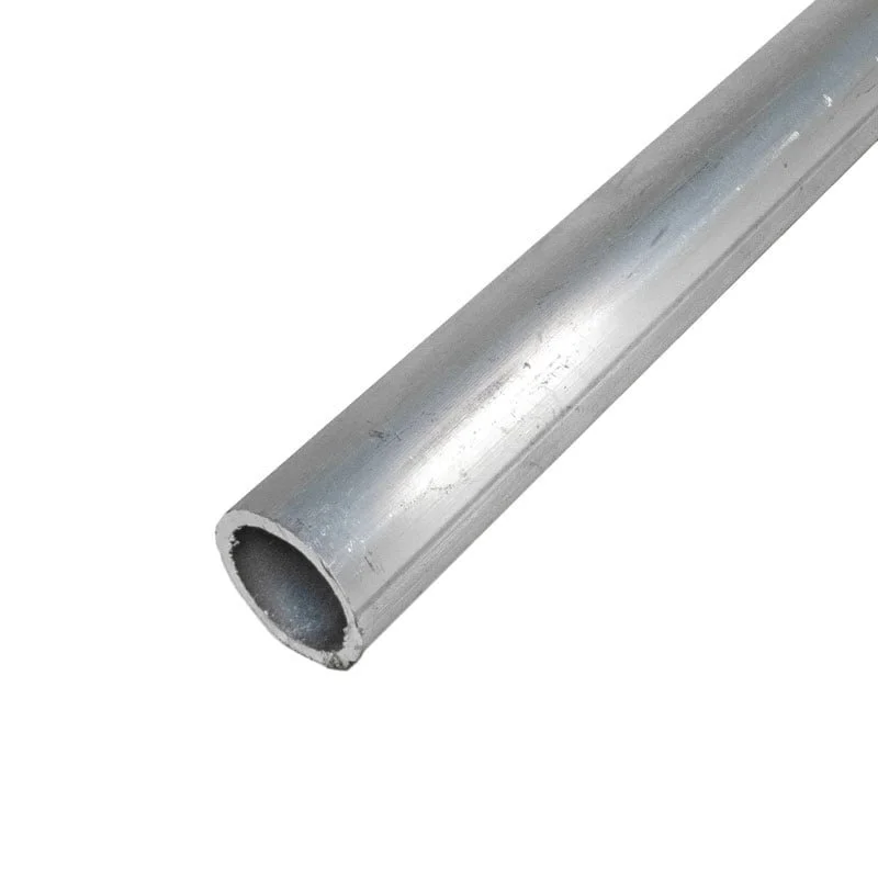 Metallrohr mit offener Seite, isoliert auf Weiß.