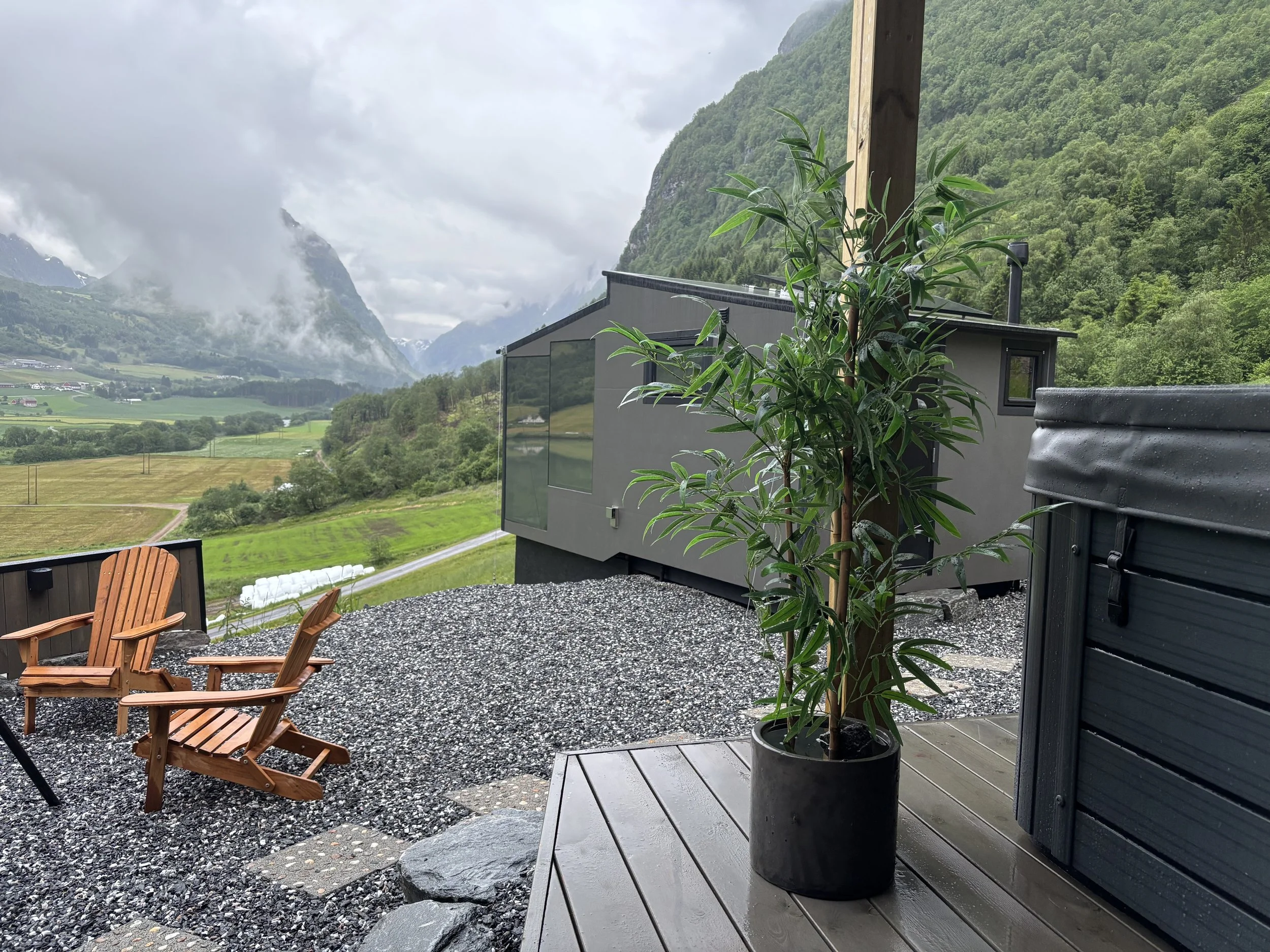 Uteplass med jacuzzi