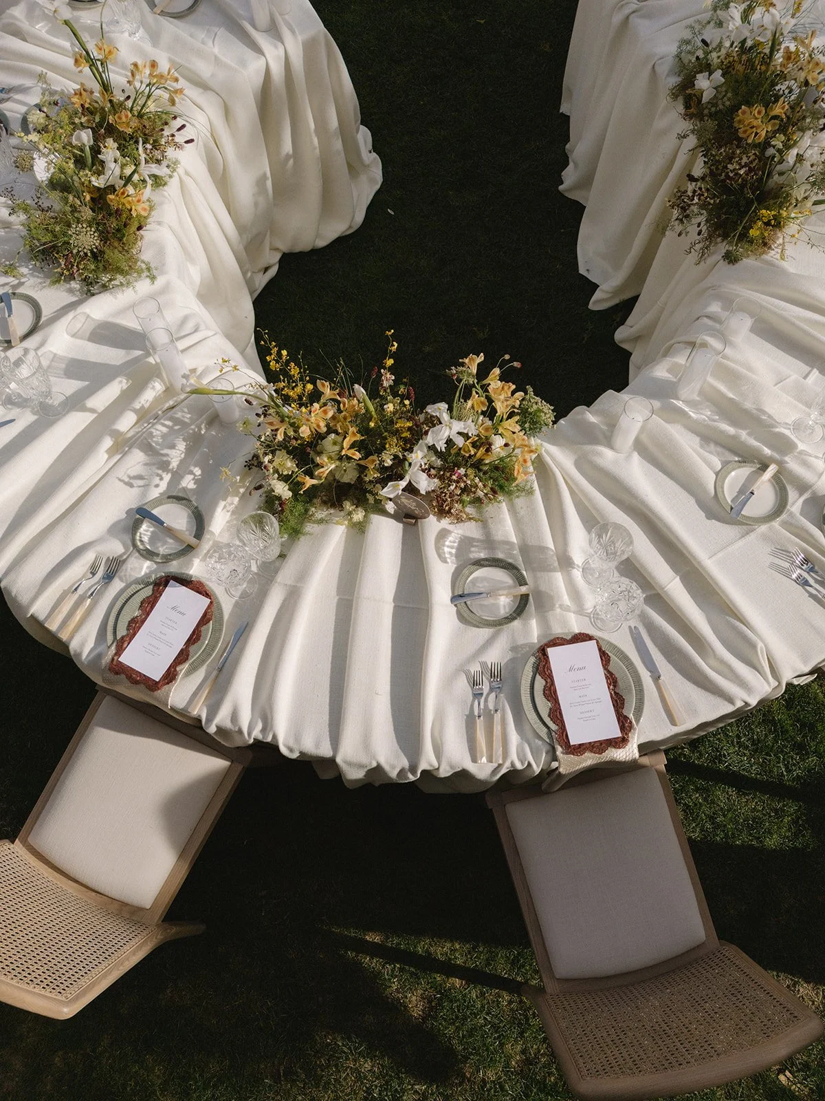 serpentine-table-detail-close-up-stonepine-jasper-lane-events.jpeg
