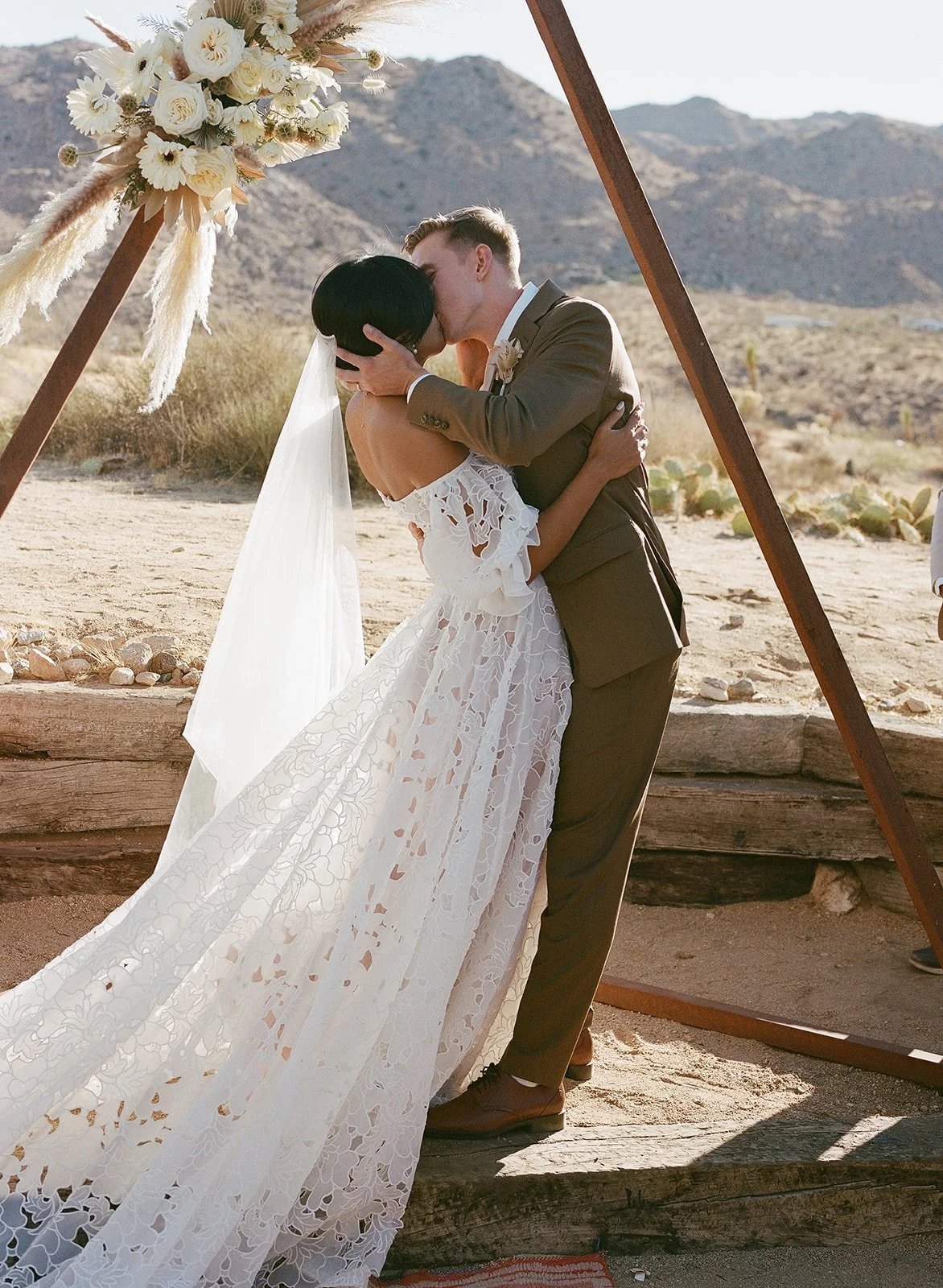 first-kiss-ceremony-joshua-tree-jasper-lane-events.jpg