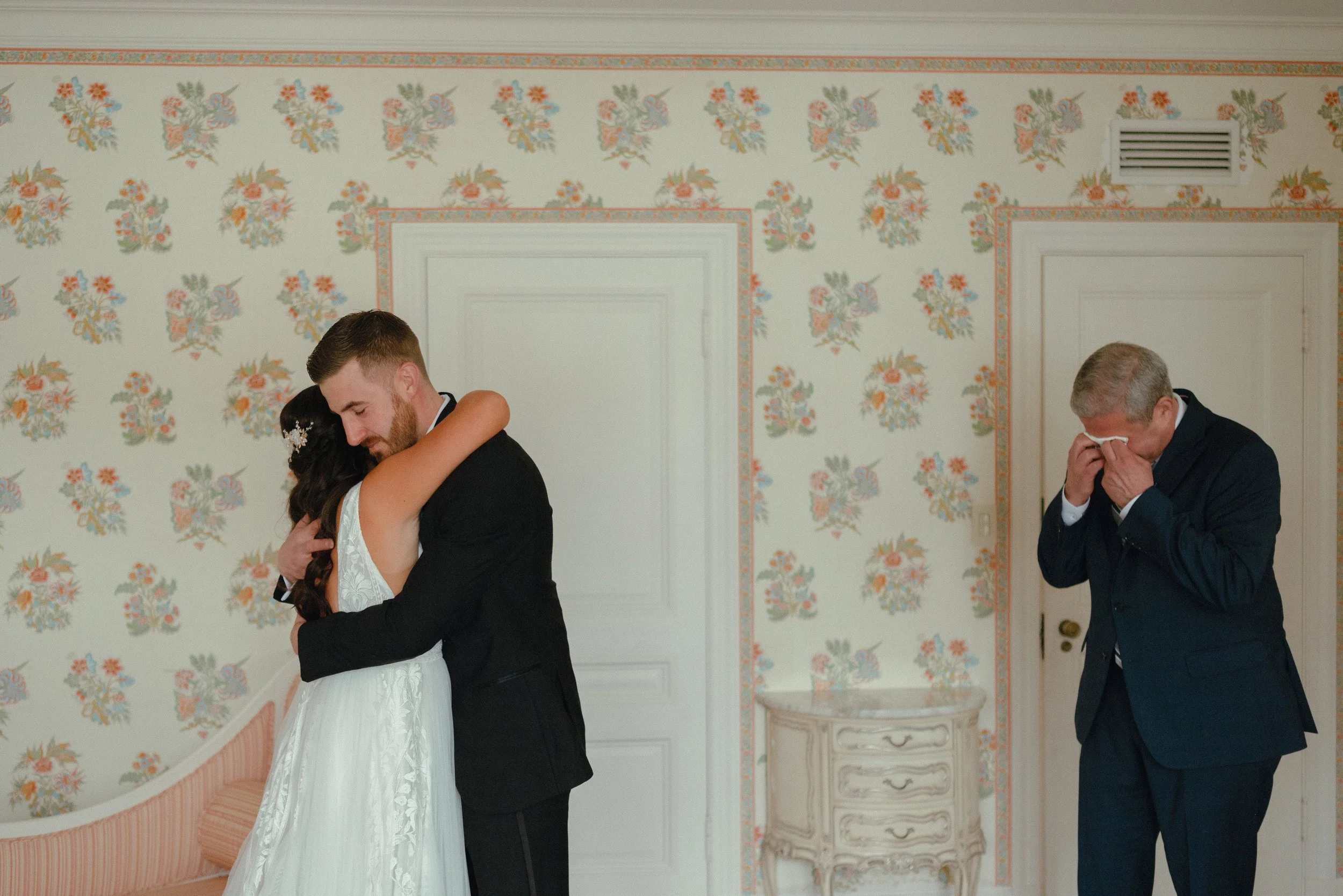 bride-family-first-look-darlington-house-wedding.jpg
