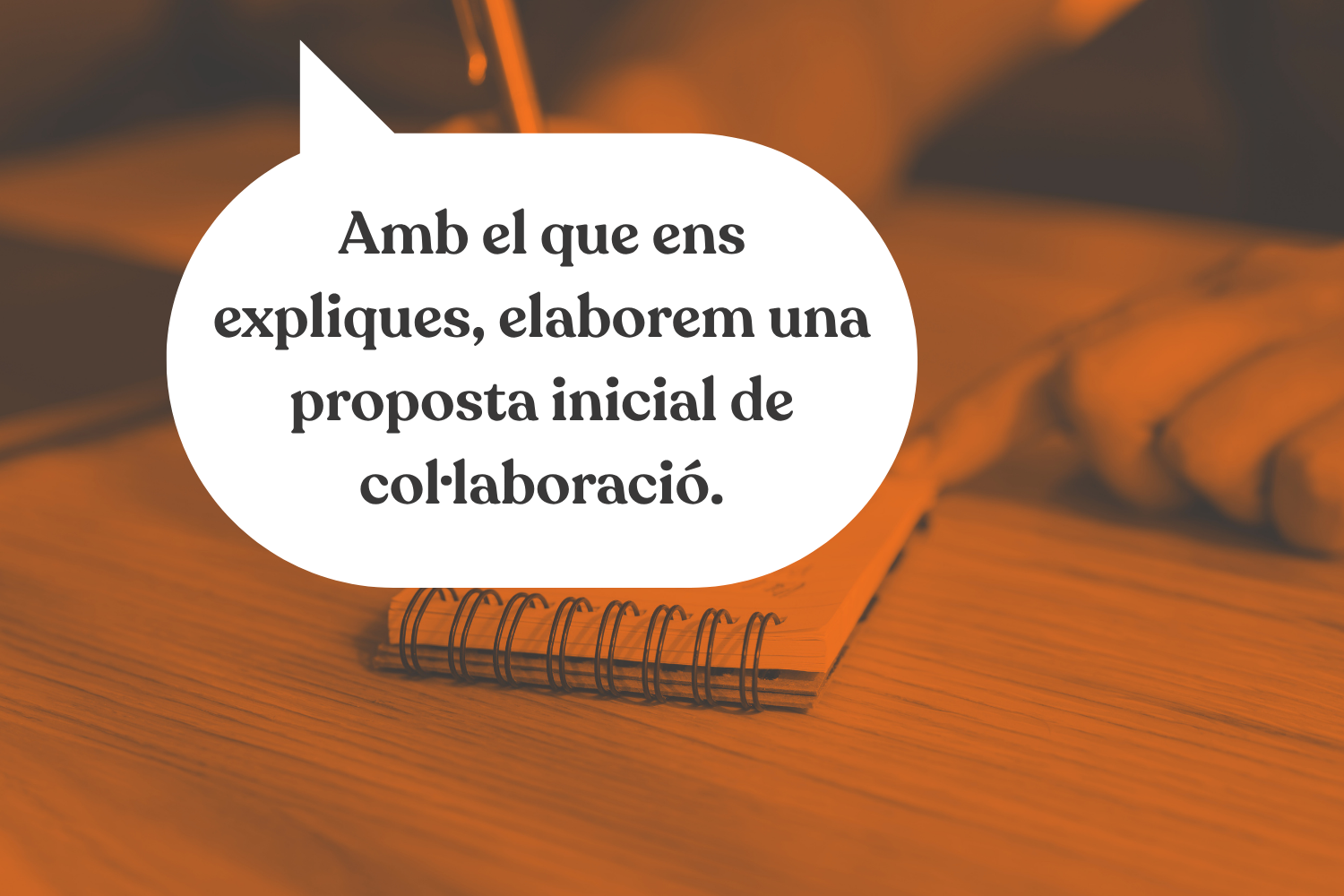 Un quadern on es prenen notes de les necessitats del client.