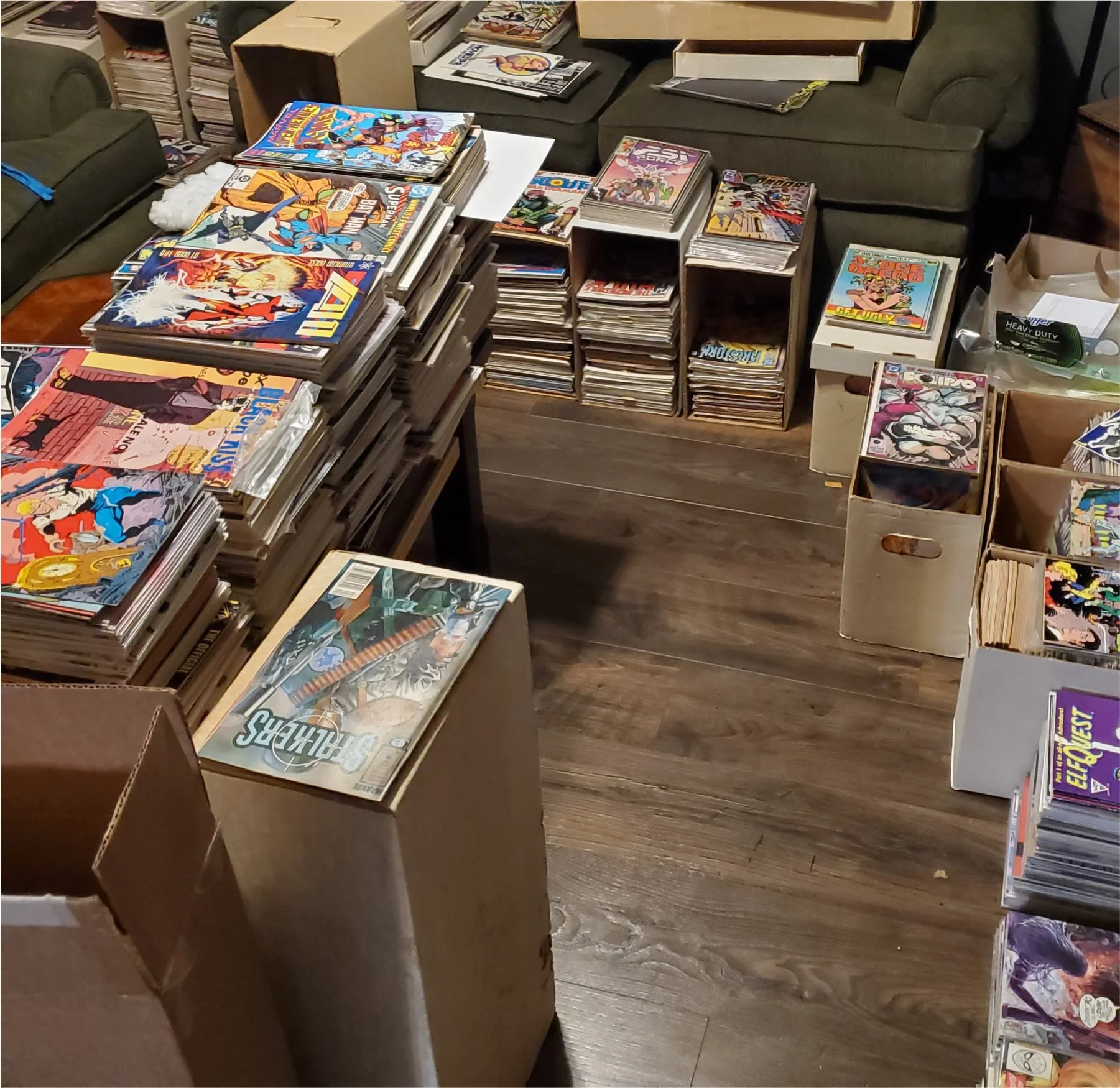 Do you have piles of comic books? I'll buy your books.