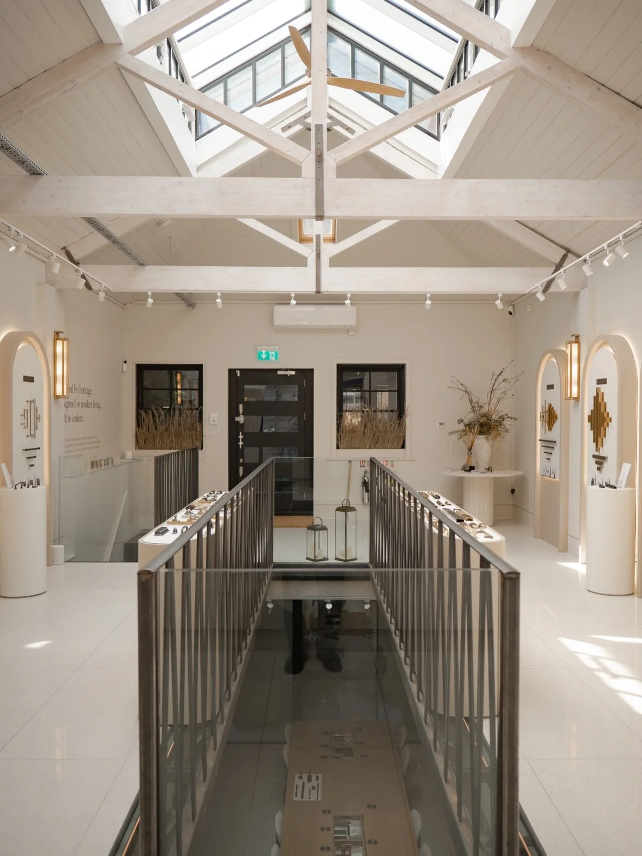 A lovely afternoon visiting @hendelandhendel to see their beautiful new experience studio, co-hosted by the fabulous team at @et_lorem_ltd 🤍