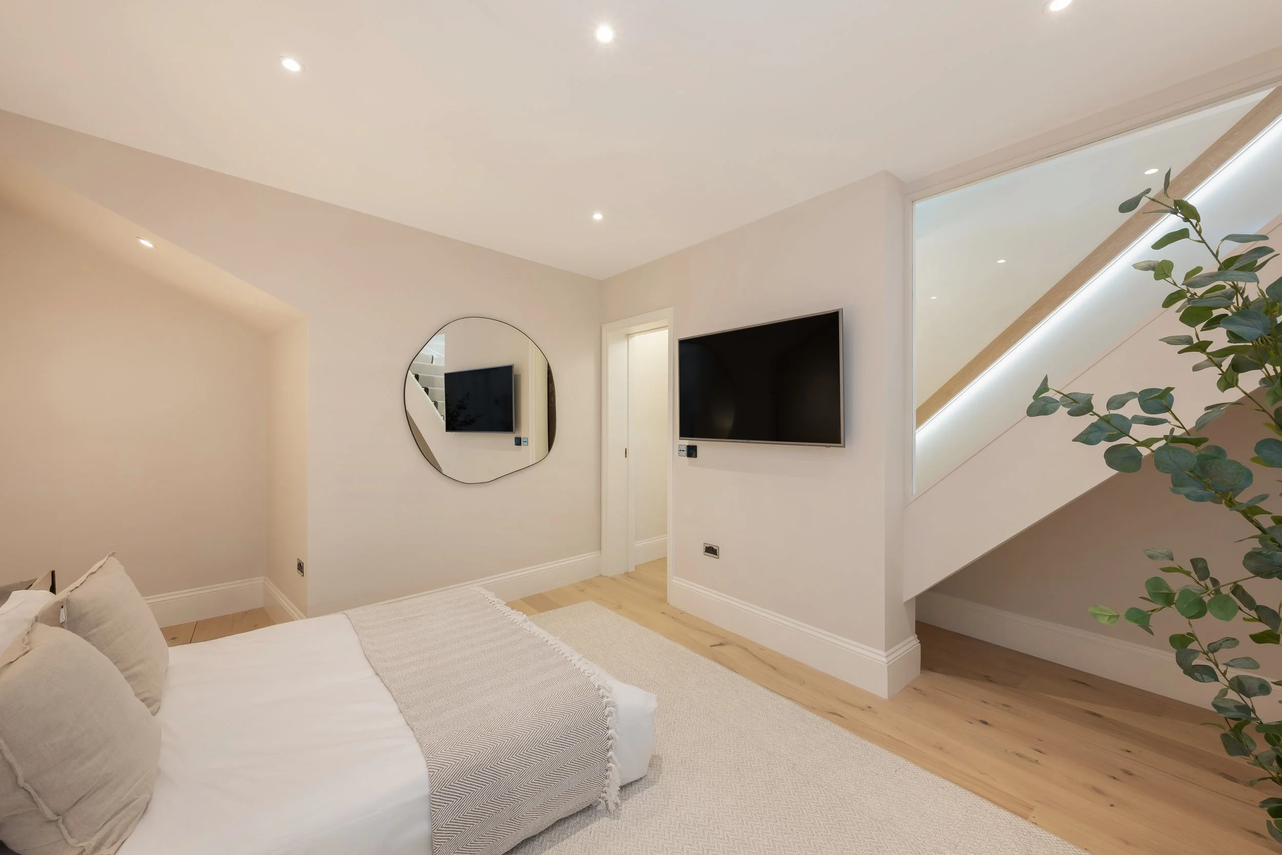 23 Milner Street Hi-5.jpg