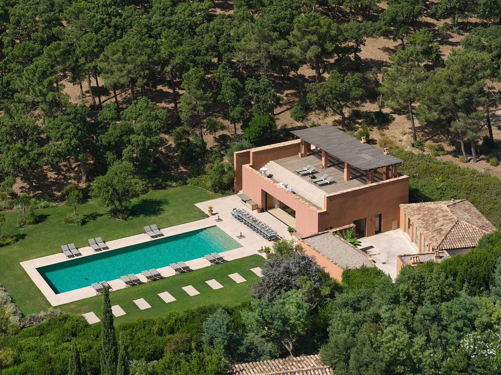 Location-domaine-luxe-beauvallon-drone (16).jpg