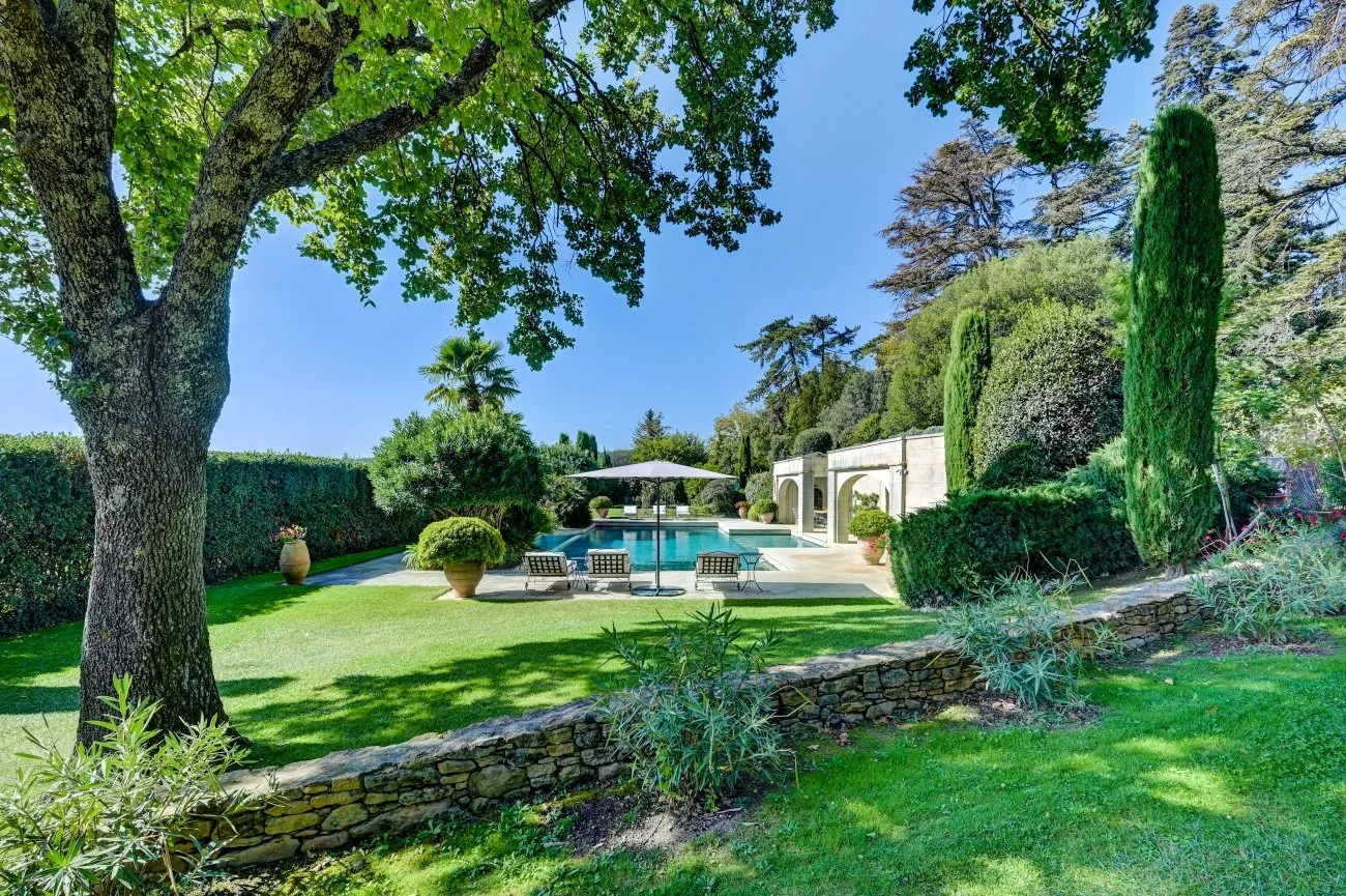corporate retreat in France castle garden