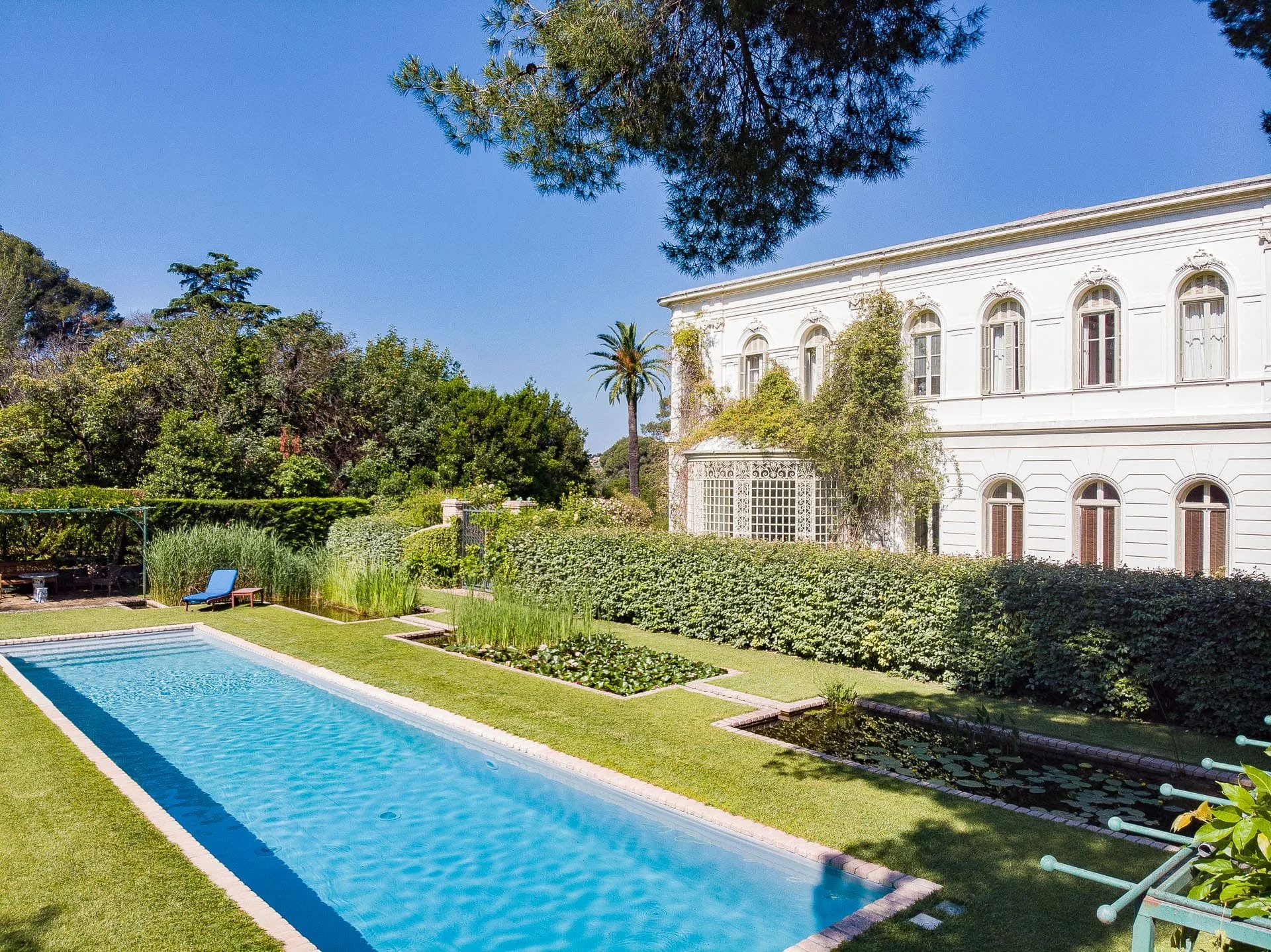 corporate retreat in the South of France luxury villa outdoor pool